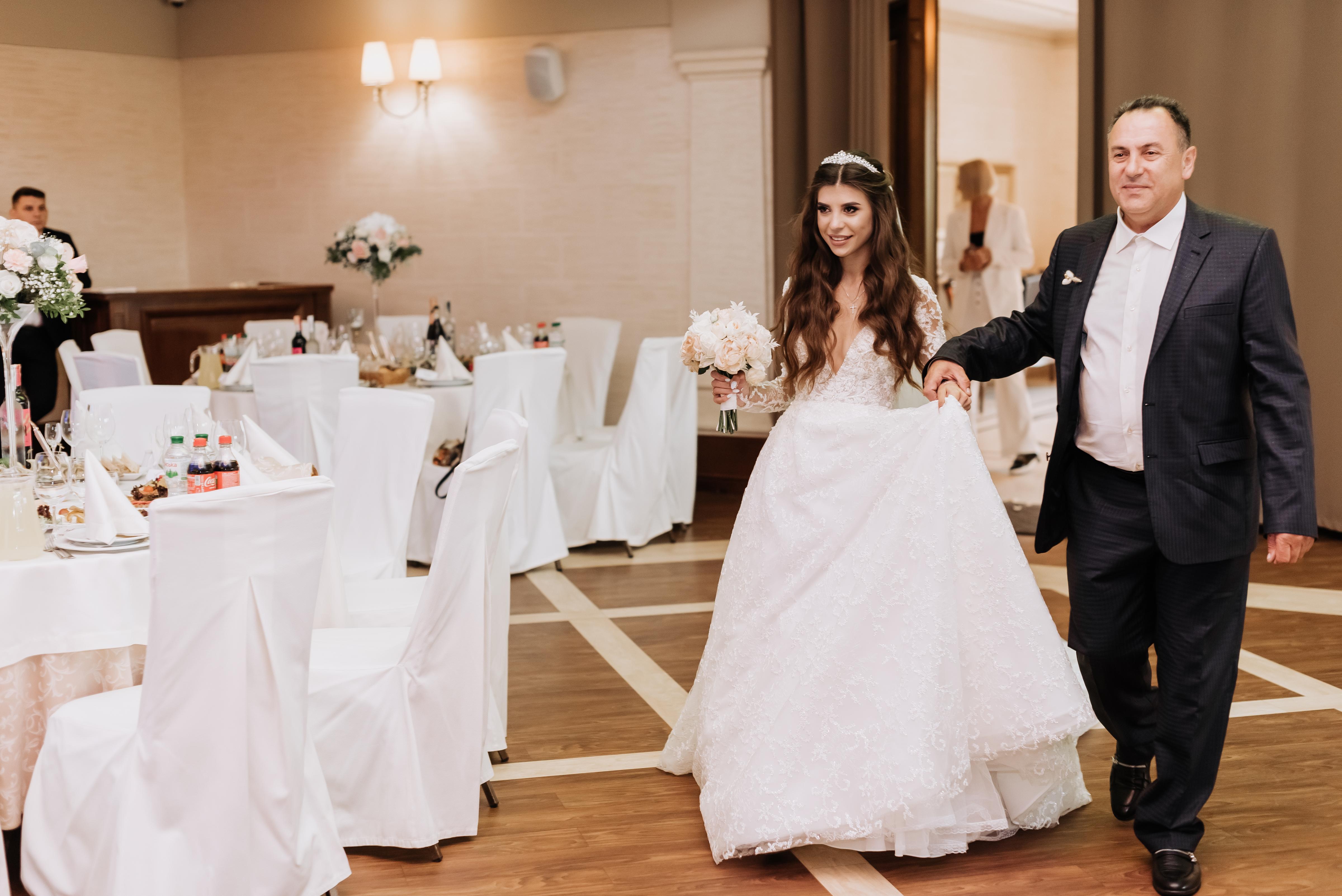 A Glamorous Summer Wedding at Panska Gora 9