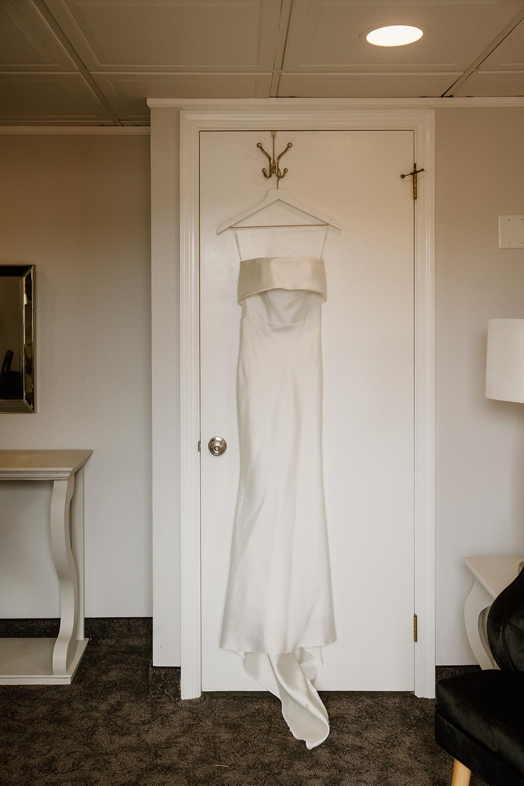 A Modern Summer Wedding at Perona Farms 18