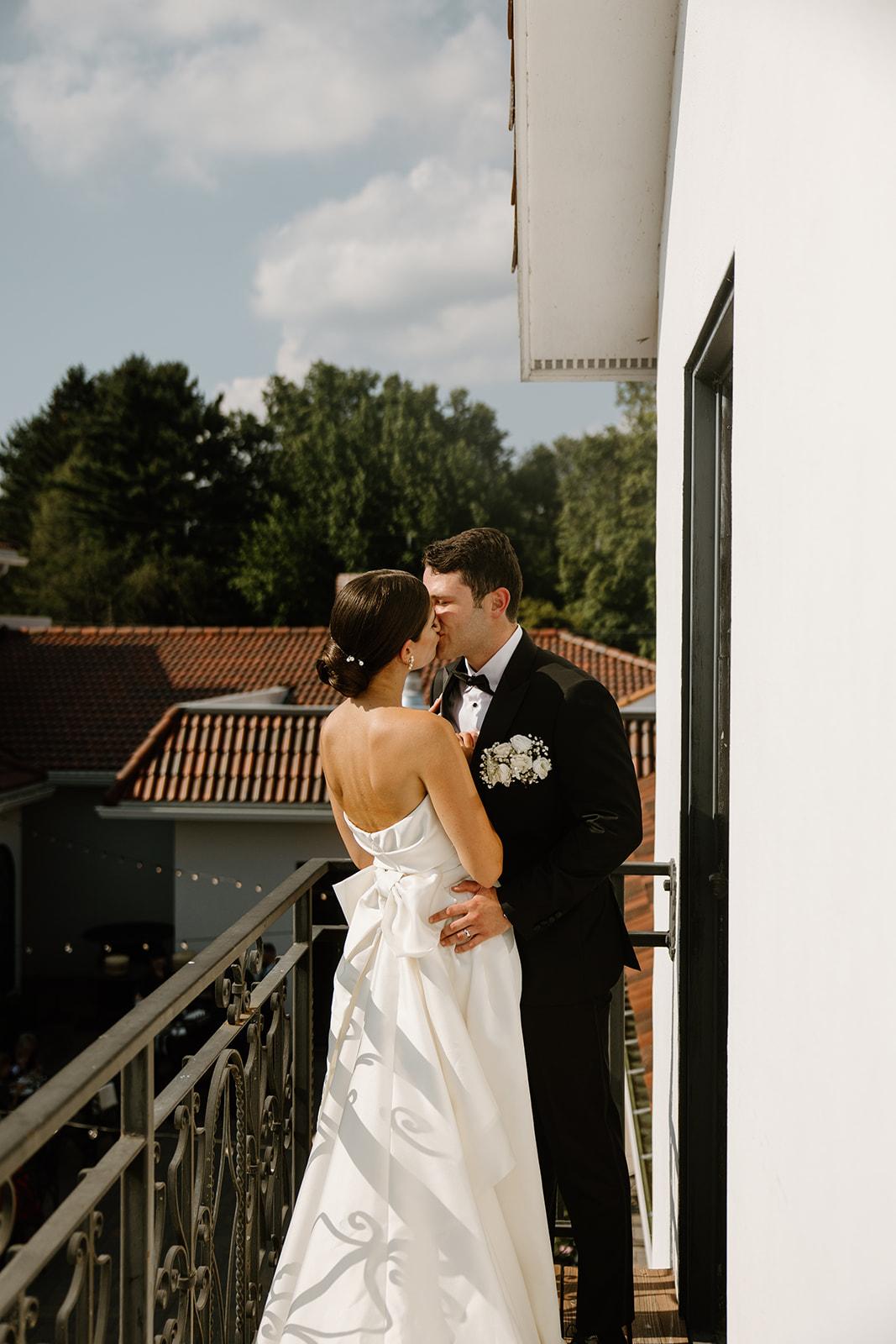A Modern Summer Wedding at Perona Farms 19