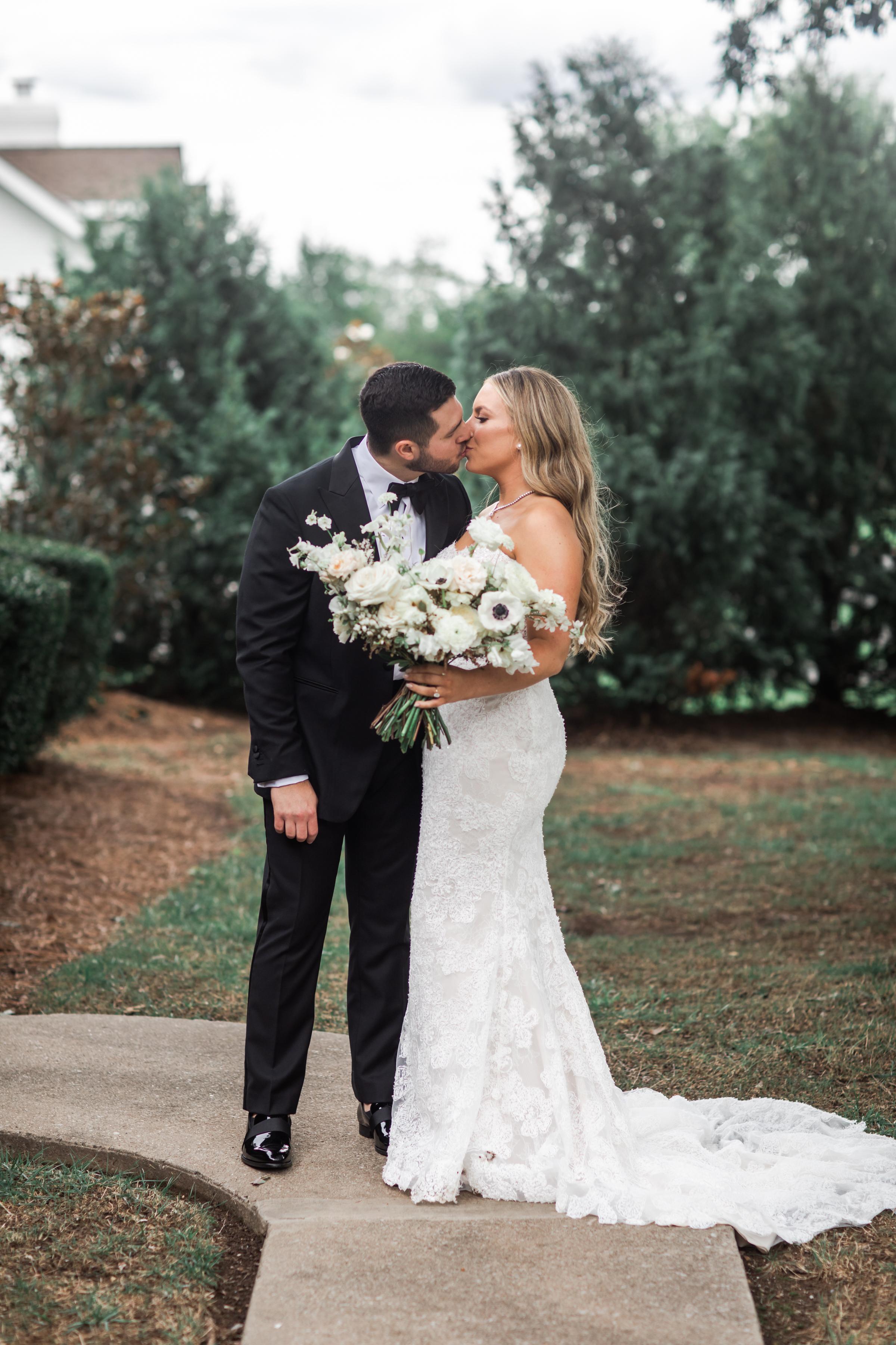 A Classic Summer Wedding at Saddle Woods Farm 19