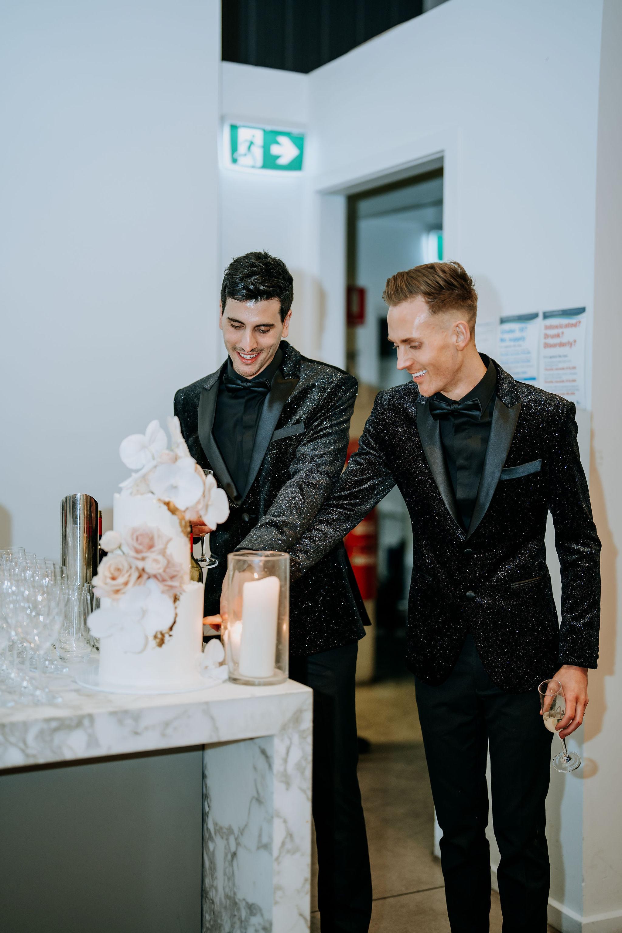 A Glamorous Summer Wedding at Twotonmax 26
