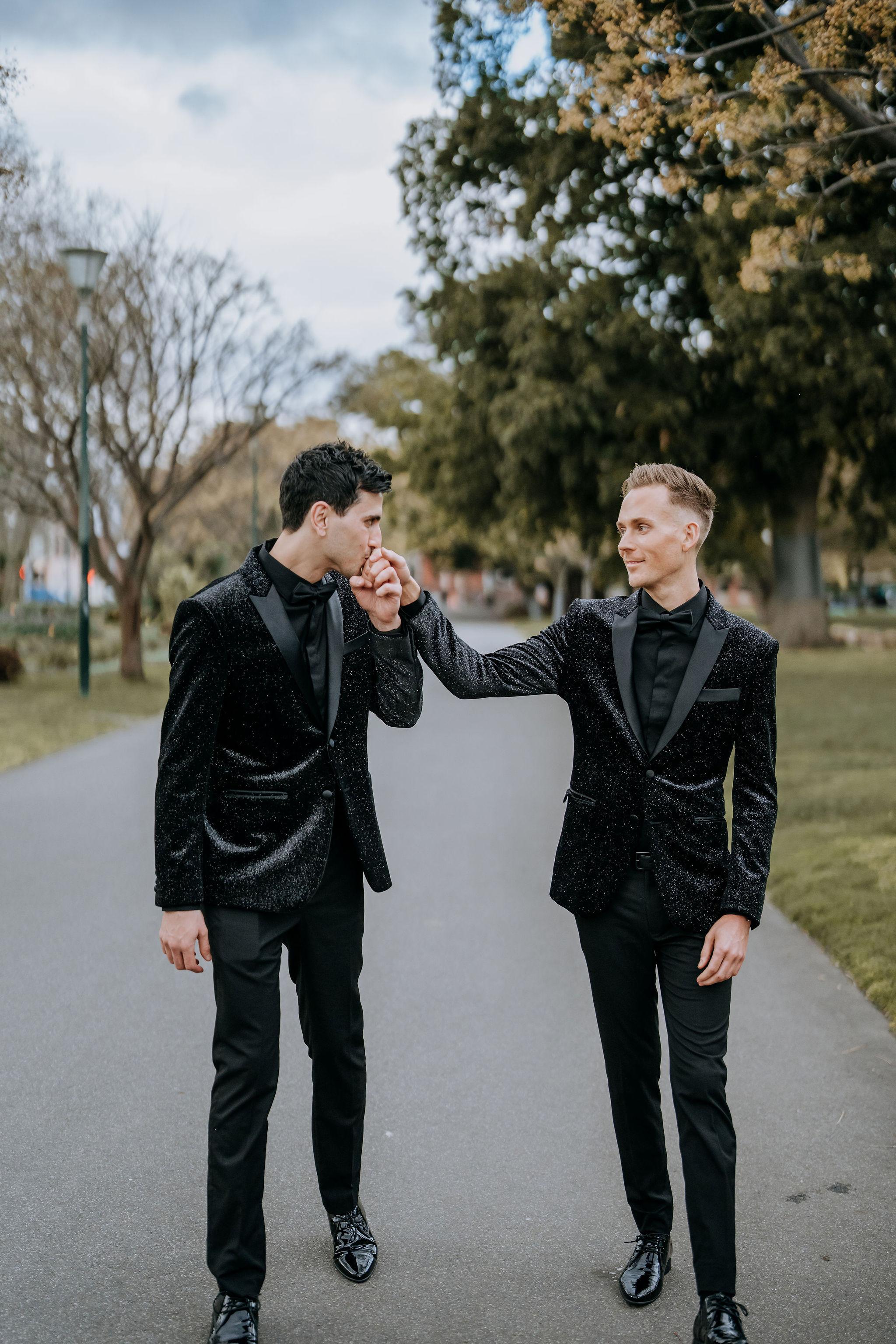 A Glamorous Summer Wedding at Twotonmax 56
