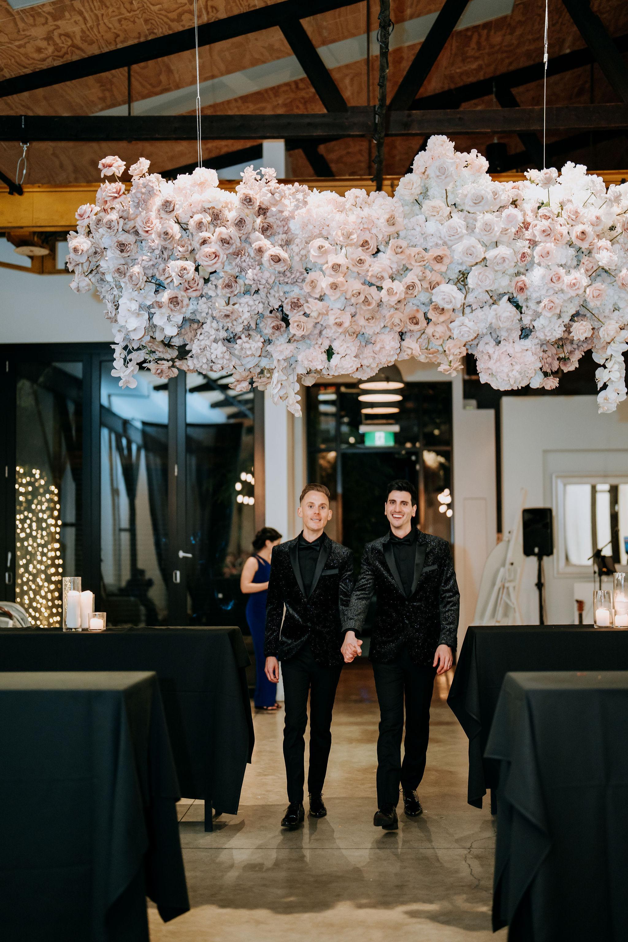 A Glamorous Summer Wedding at Twotonmax 59