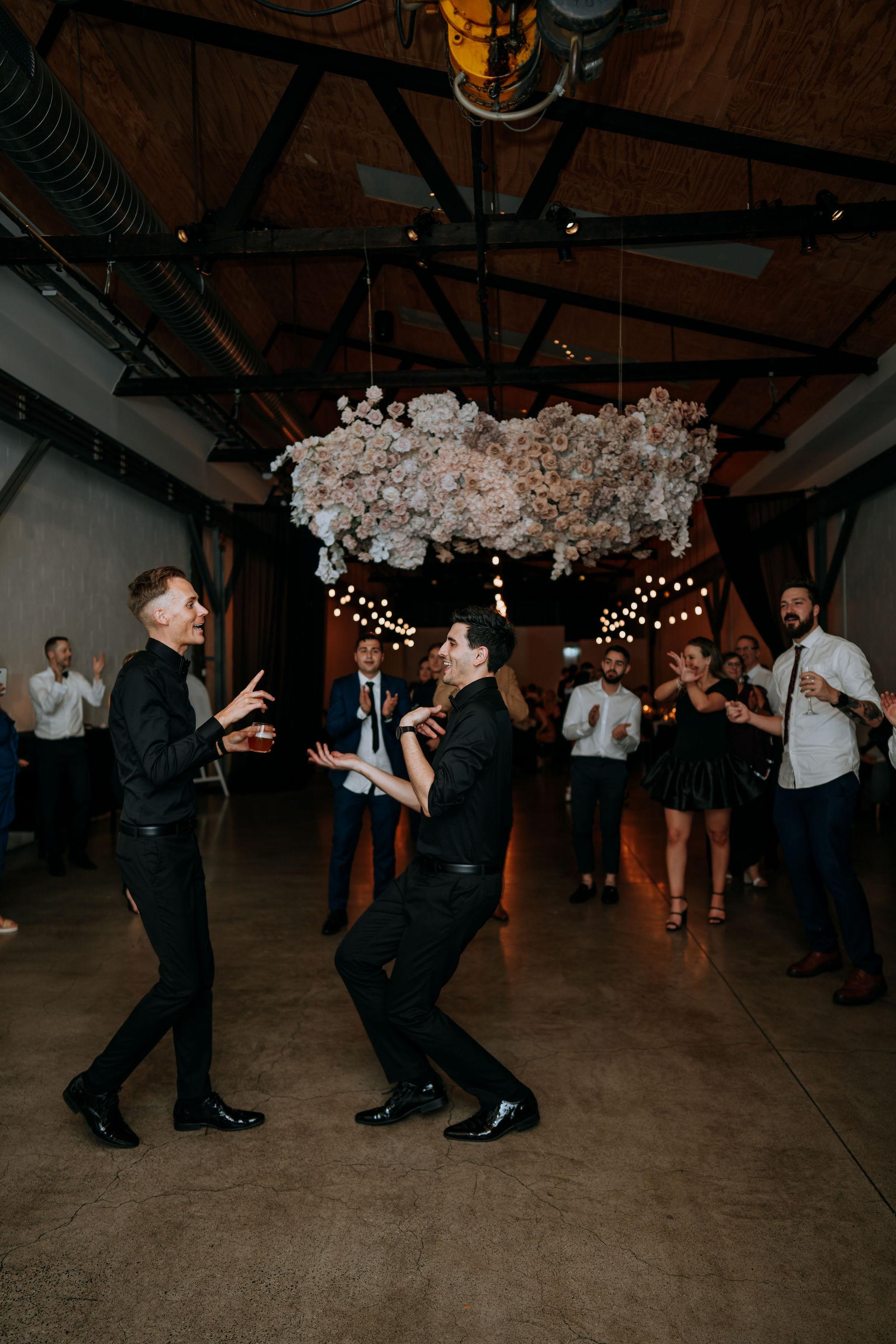 A Glamorous Summer Wedding at Twotonmax 44