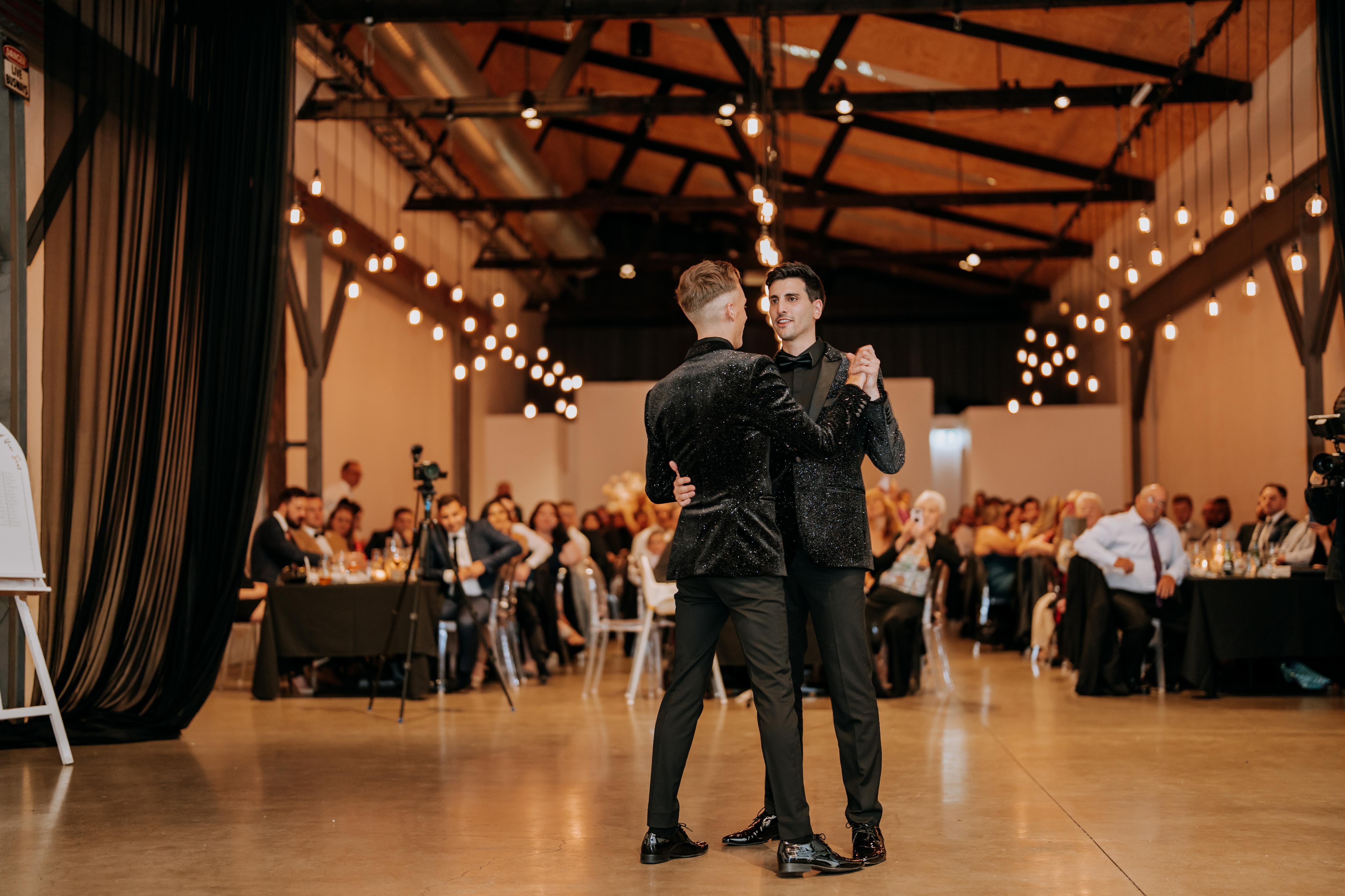 A Glamorous Summer Wedding at Two Ton Max 12