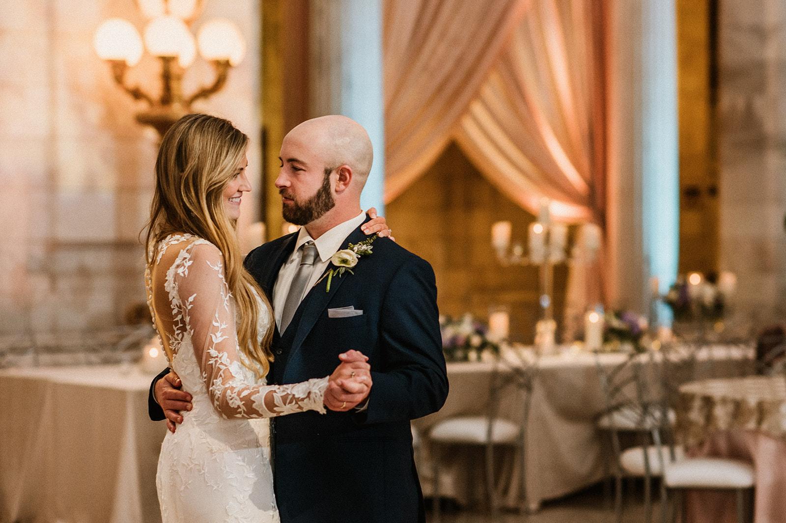 A Glamorous Winter Wedding at Old Courthouse photo 2
