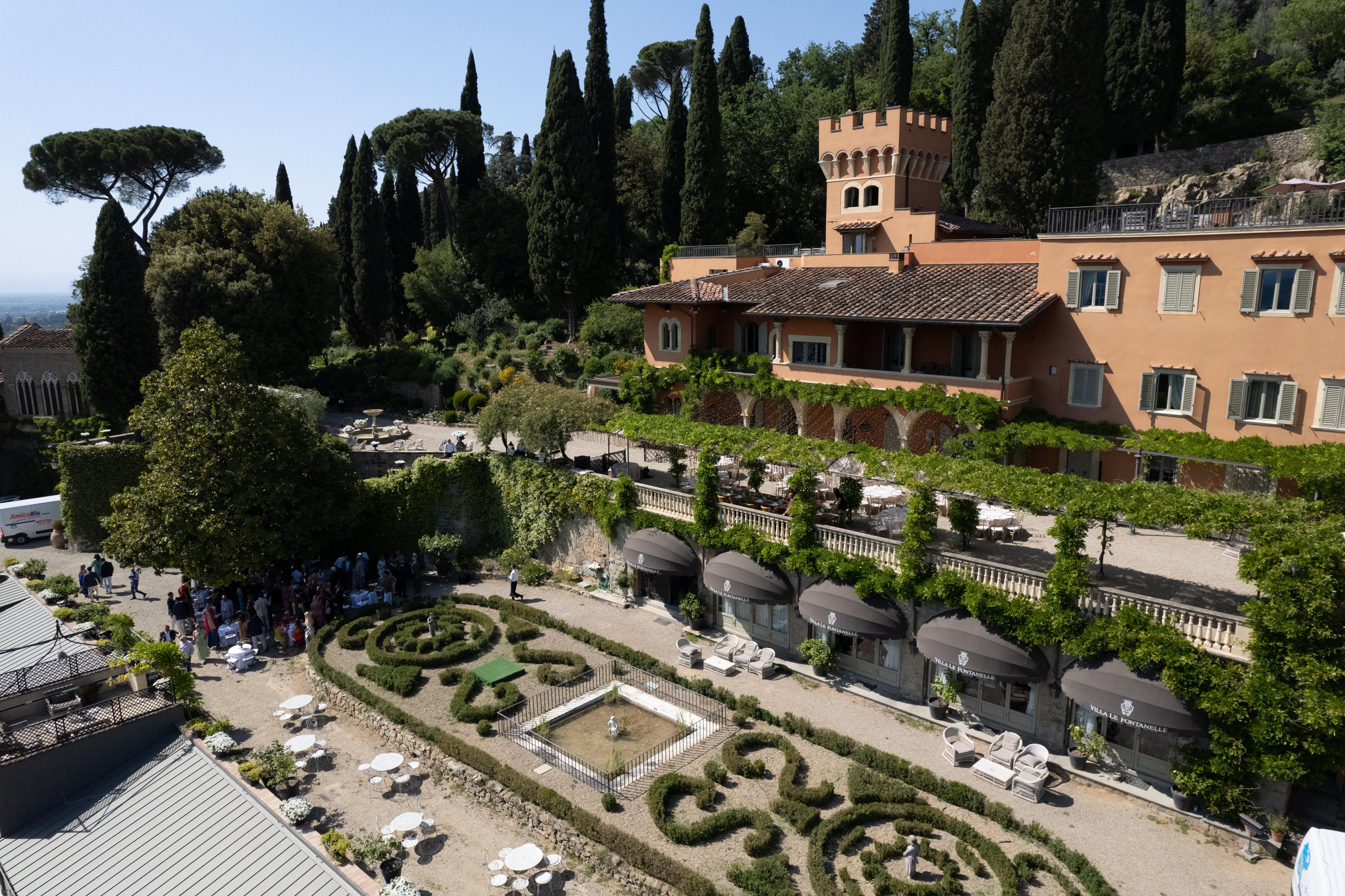 A Glamorous Spring Wedding at Villa Le Fontanelle 10