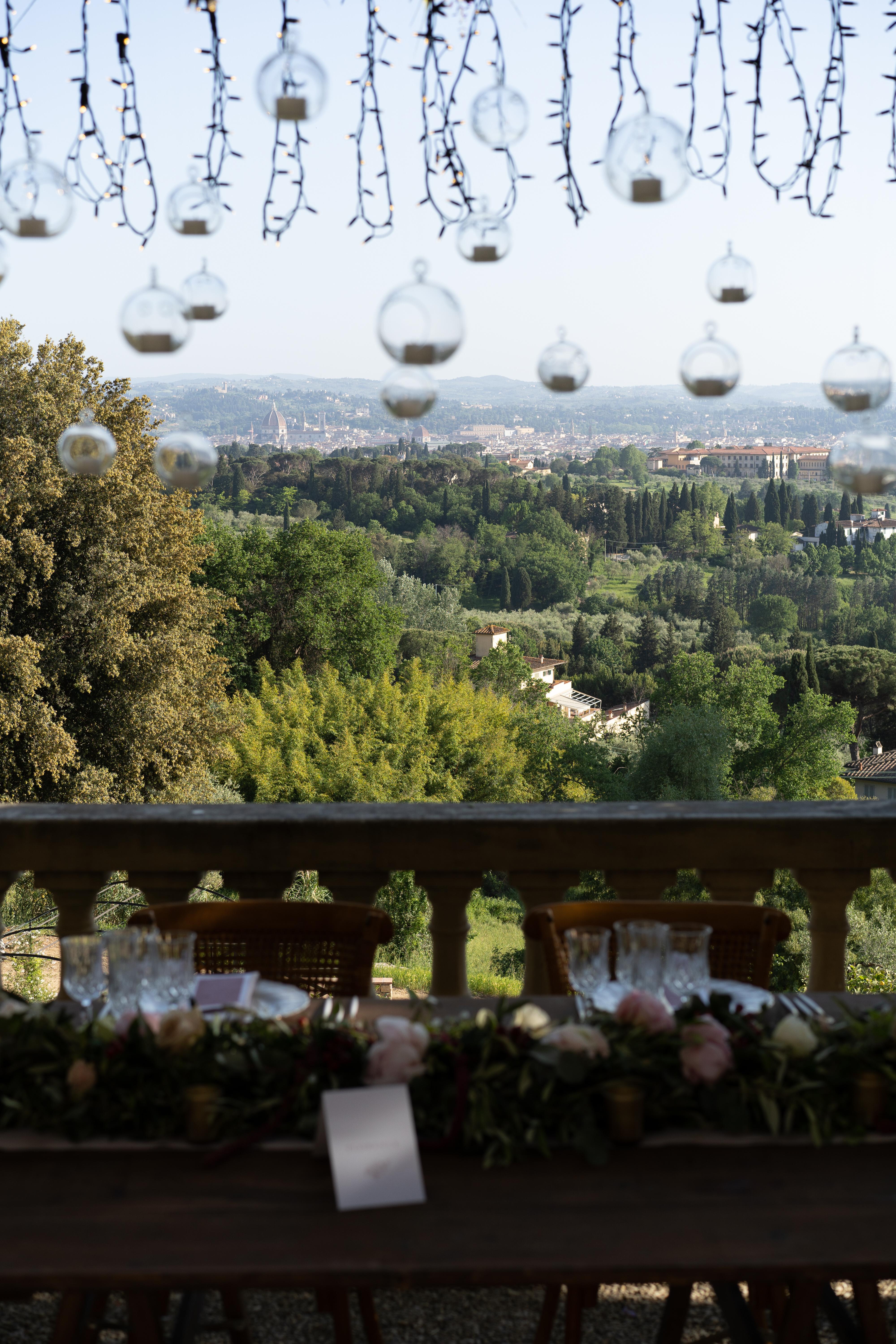 A Glamorous Spring Wedding at Villa Le Fontanelle 15