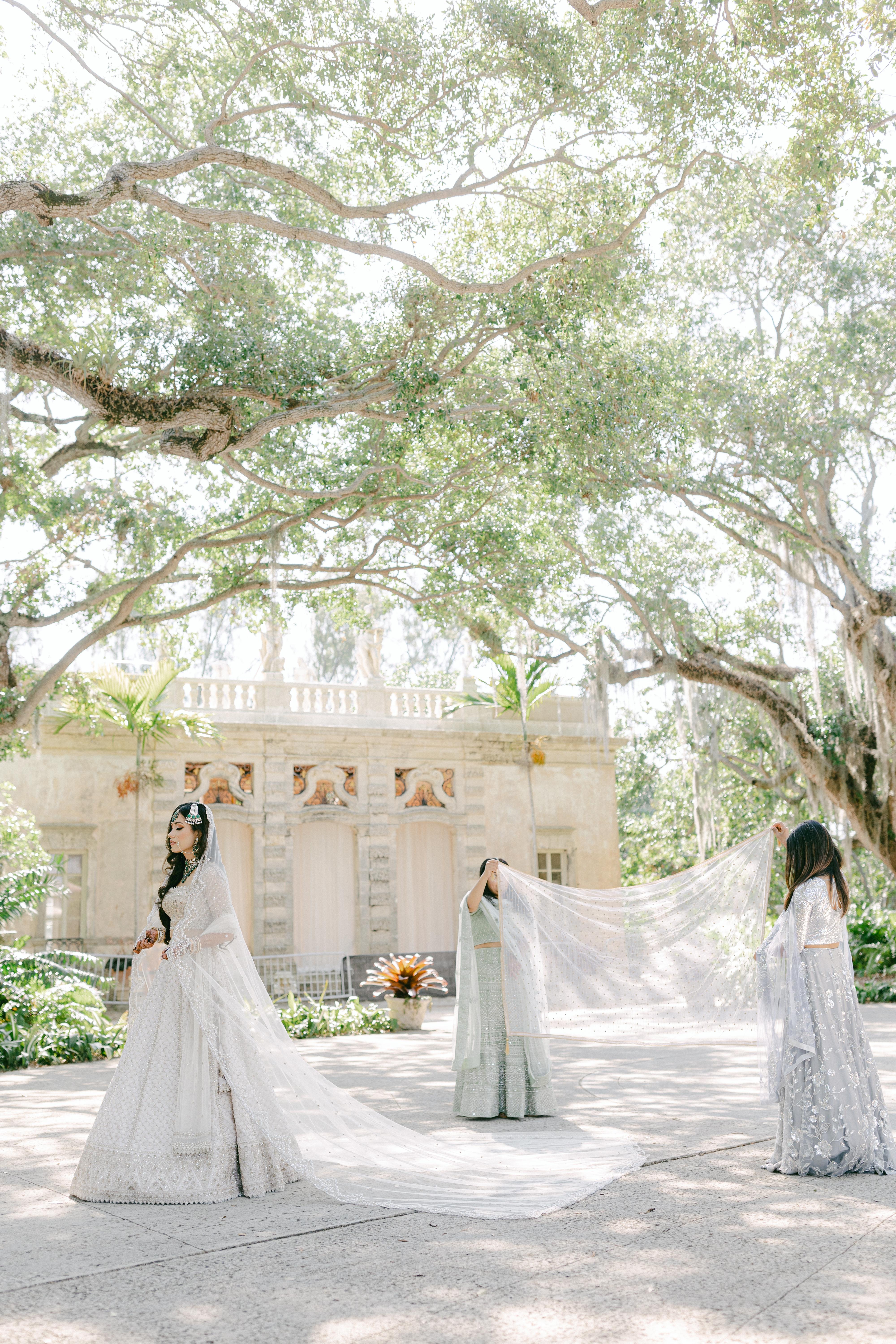 A Romantic Spring Wedding at Vizcaya Museum & Gardens 17