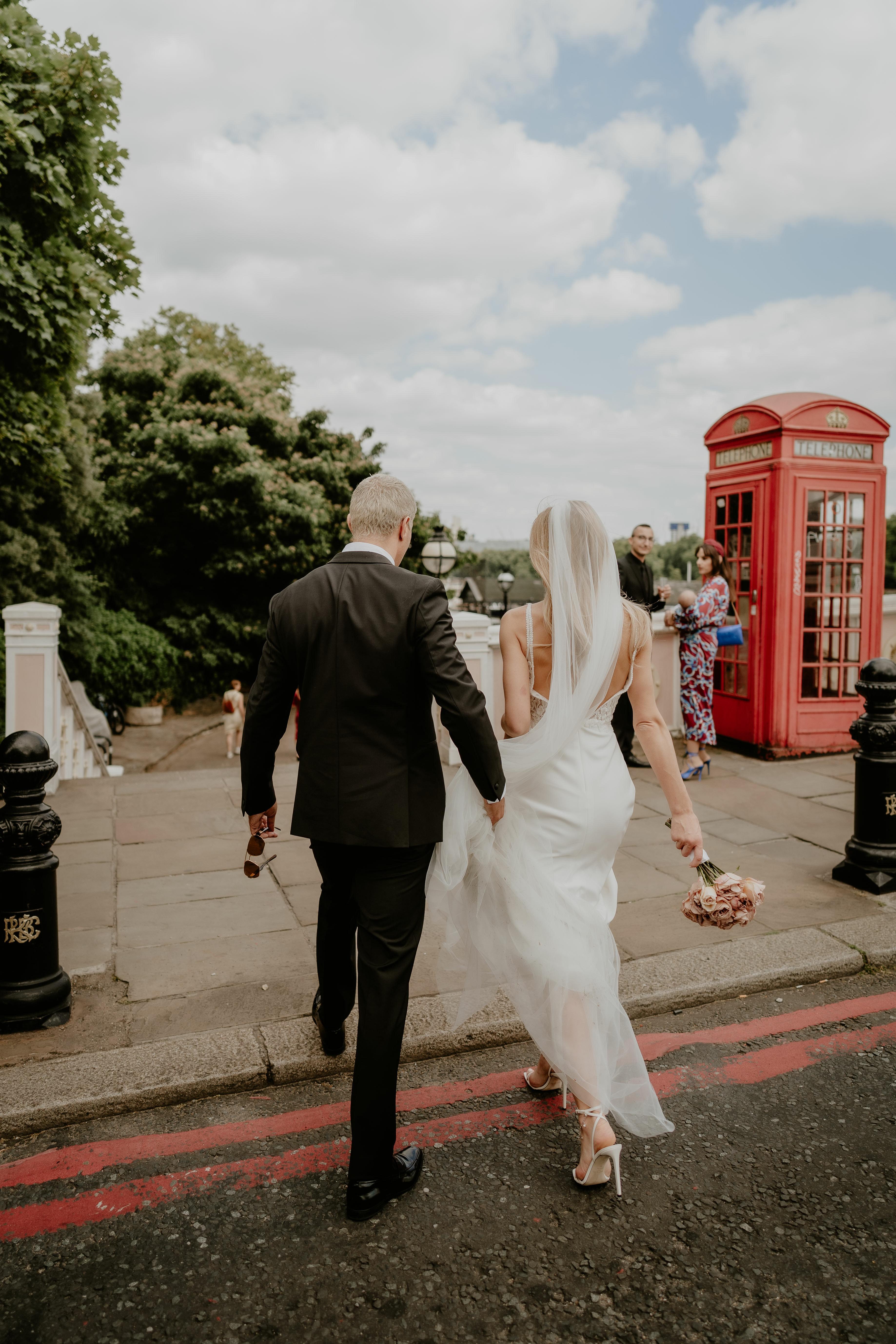 A Modern Summer Wedding at Zetter Townhouse Clekenwell 17