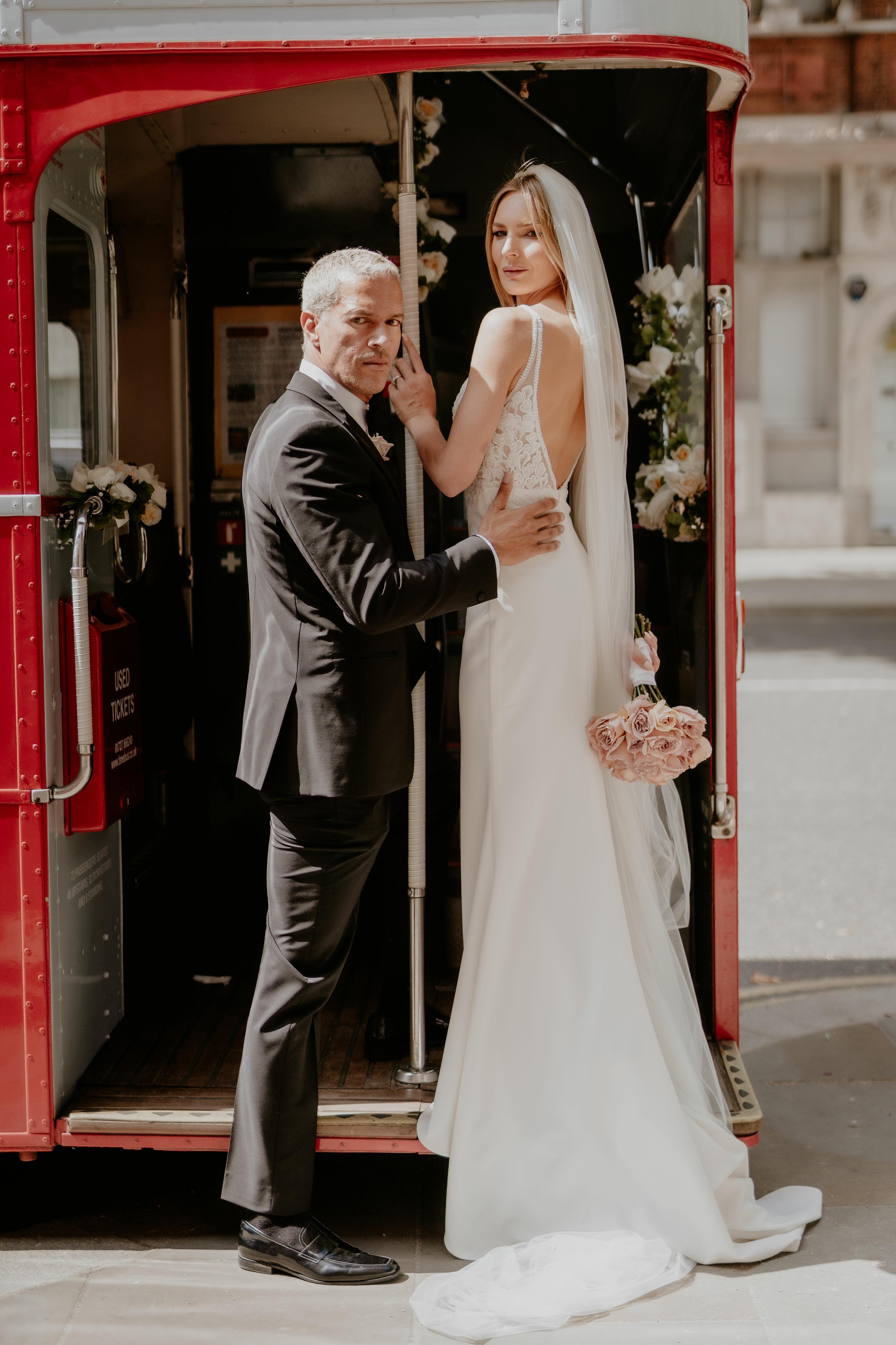 A Modern Summer Wedding at Zetter Townhouse Clekenwell 15