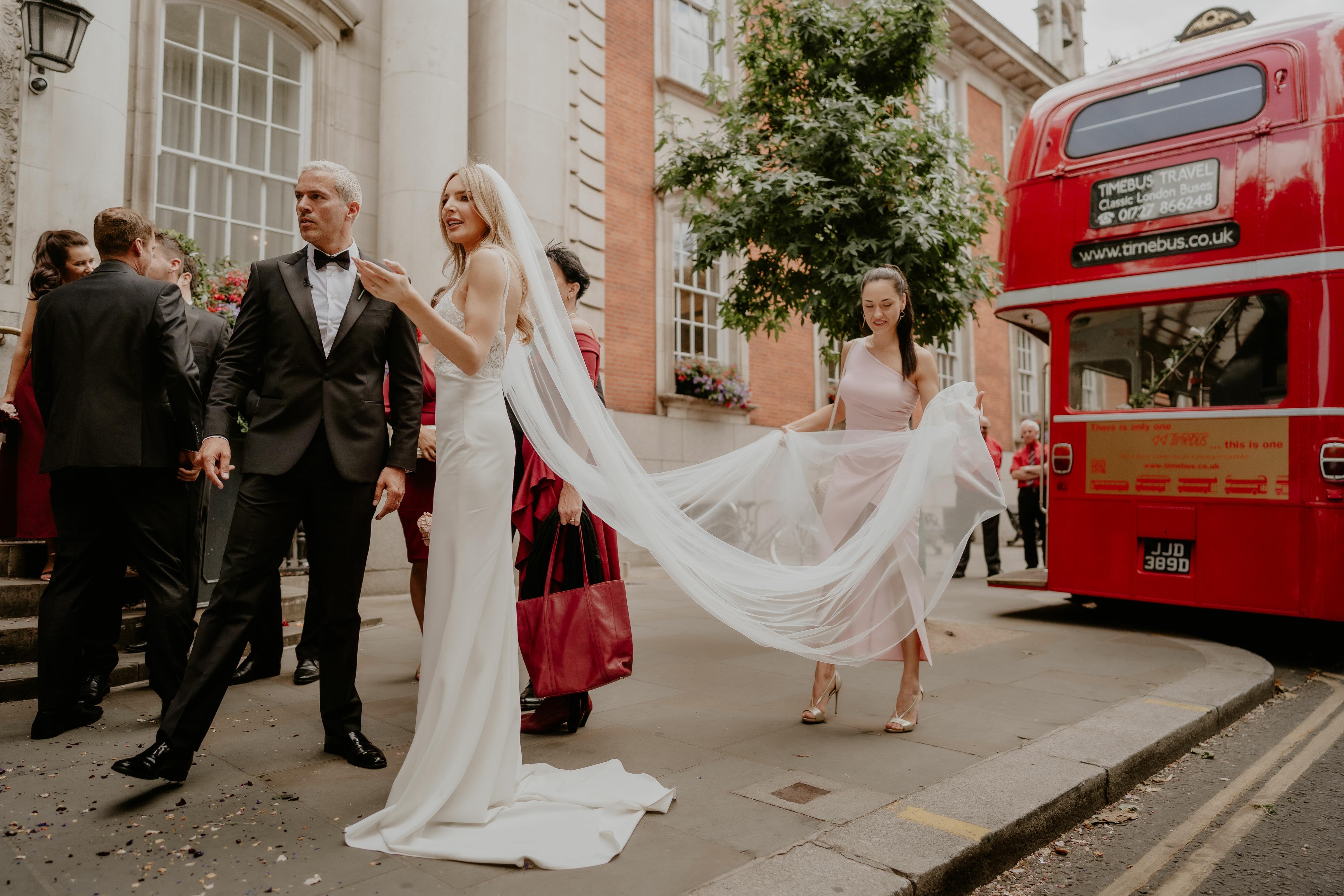A Modern Summer Wedding at Zetter Townhouse Clekenwell photo 5