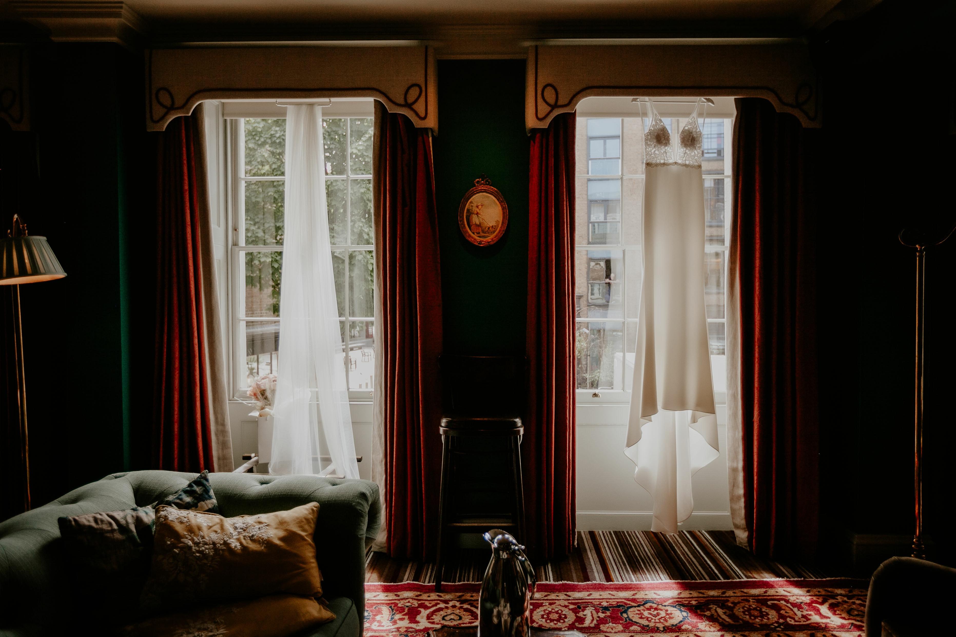 A Modern Summer Wedding at Zetter Townhouse Clekenwell 2