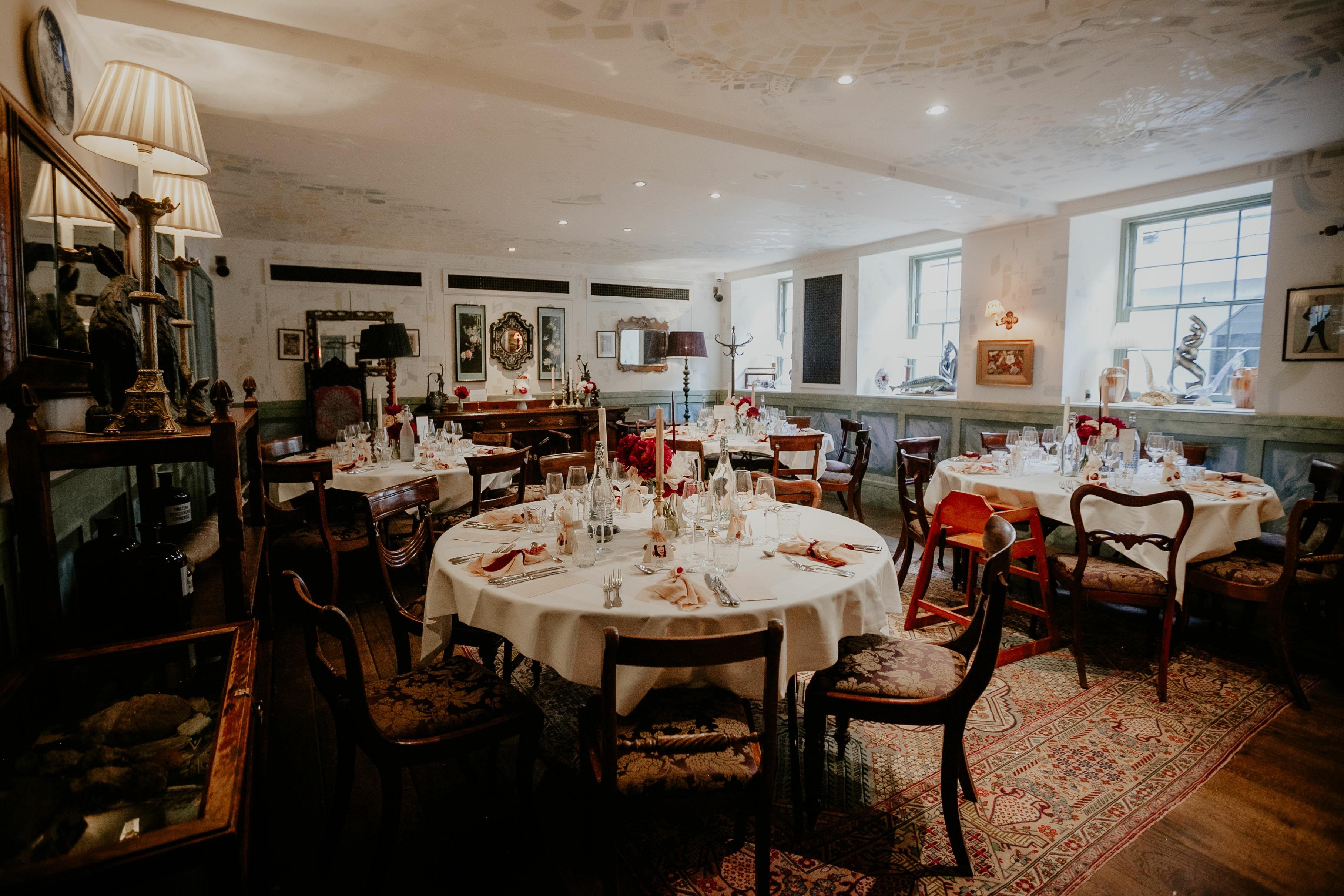 A Modern Summer Wedding at Zetter Townhouse Clekenwell 6