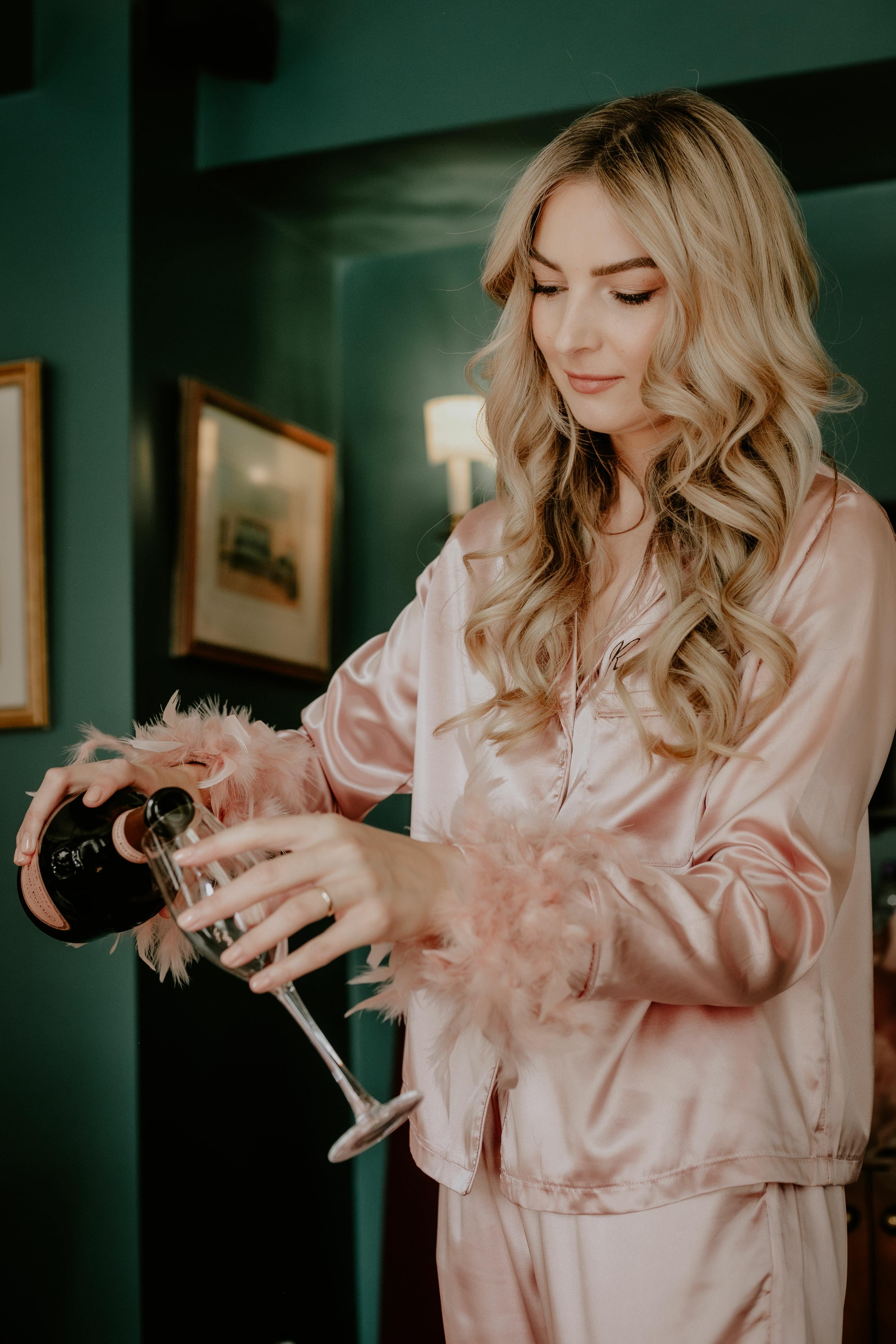 A Modern Summer Wedding at Zetter Townhouse Clekenwell 11