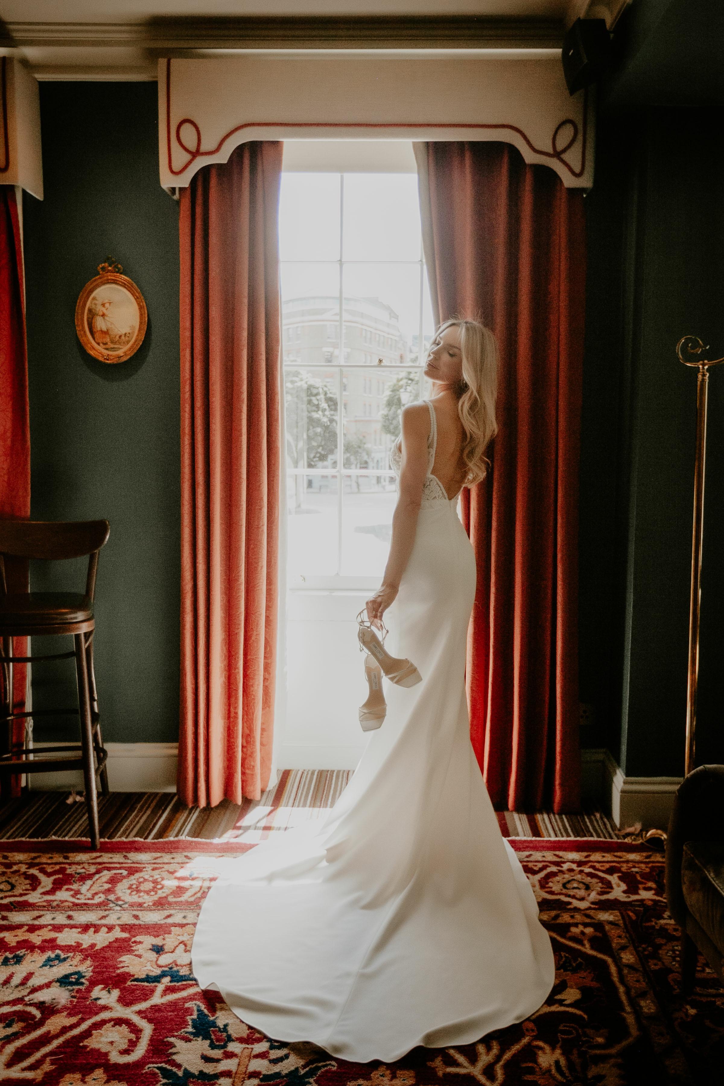 A Modern Summer Wedding at Zetter Townhouse Clekenwell 13