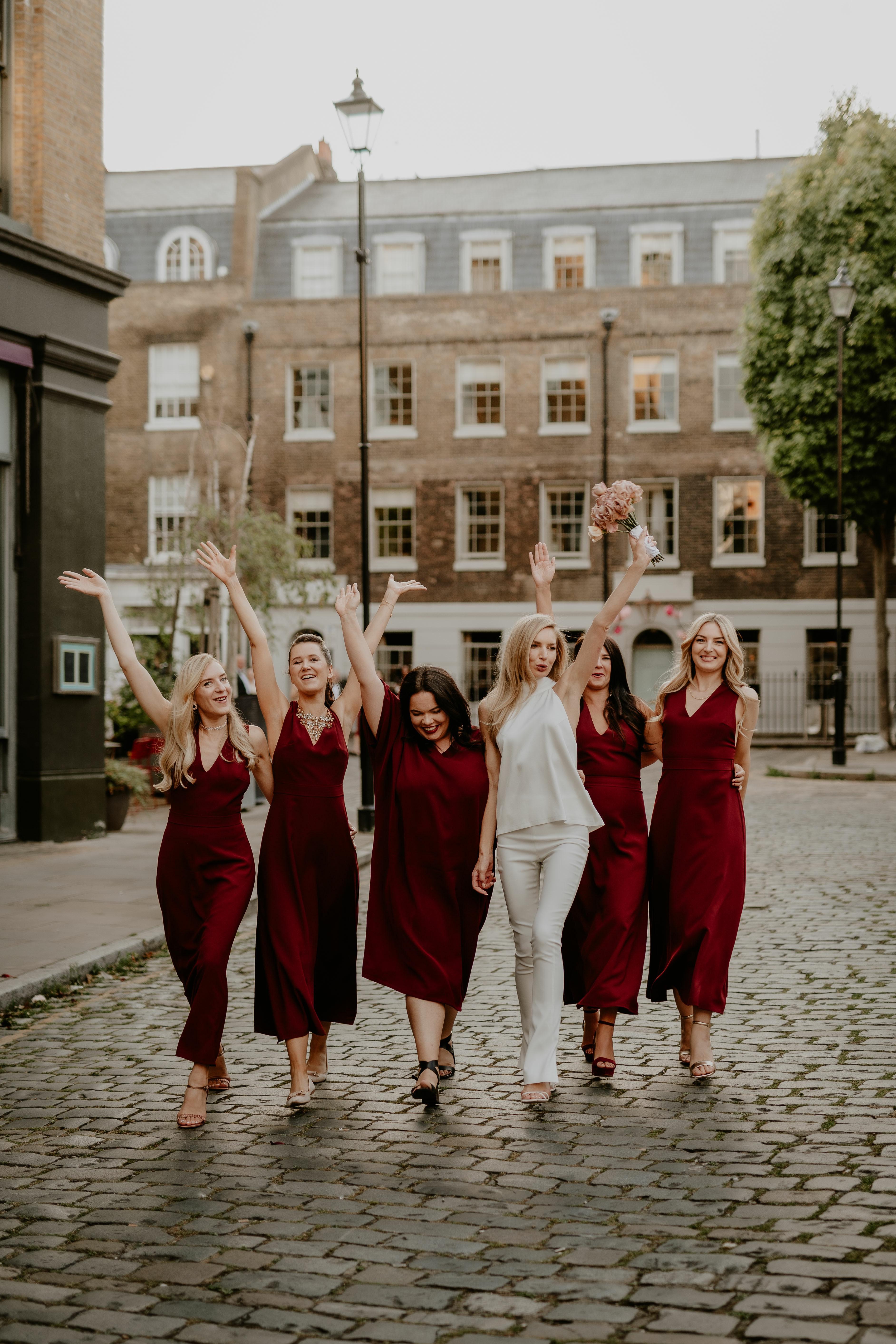 A Modern Summer Wedding at Zetter Townhouse Clekenwell 18