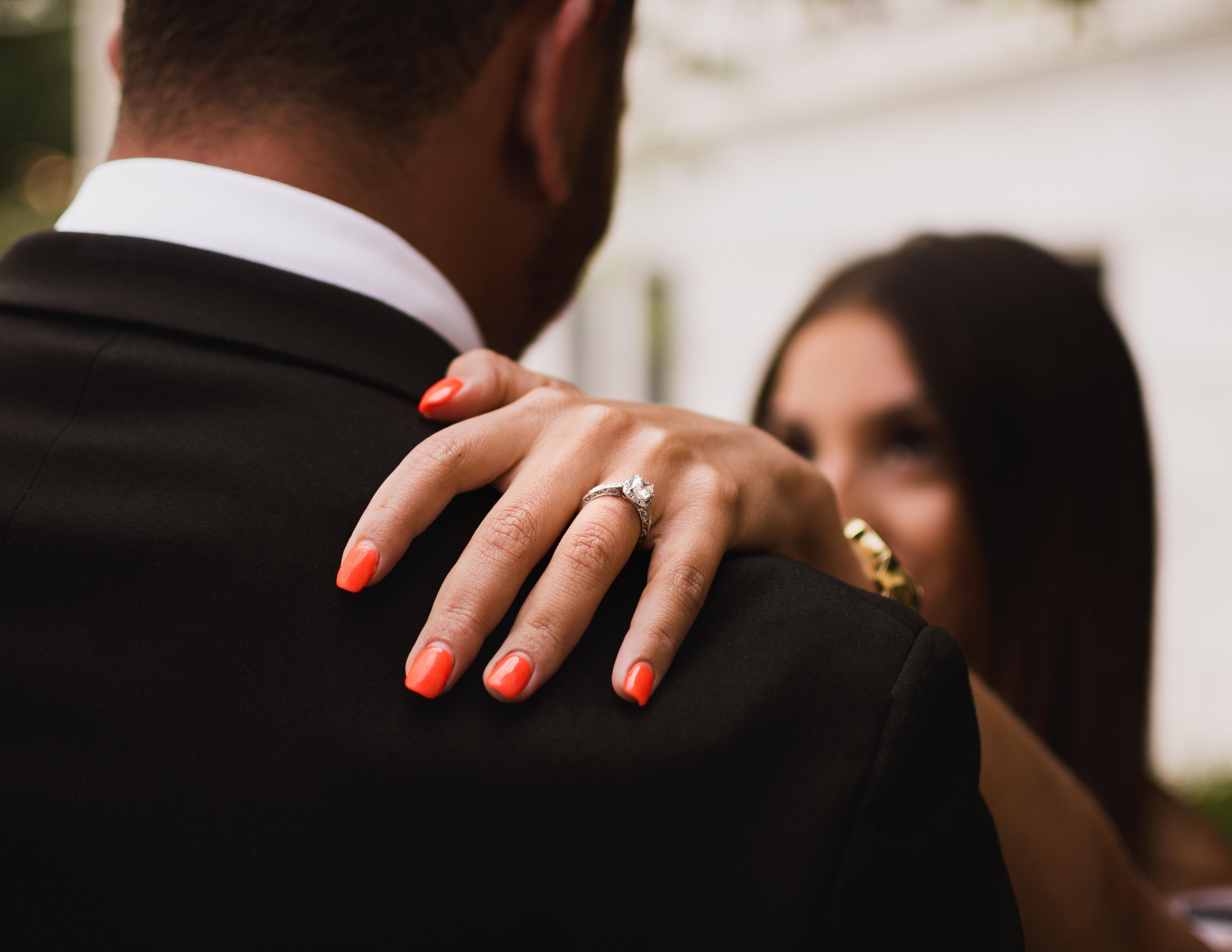 The Engagement Ring: from Surprise to Collaboration