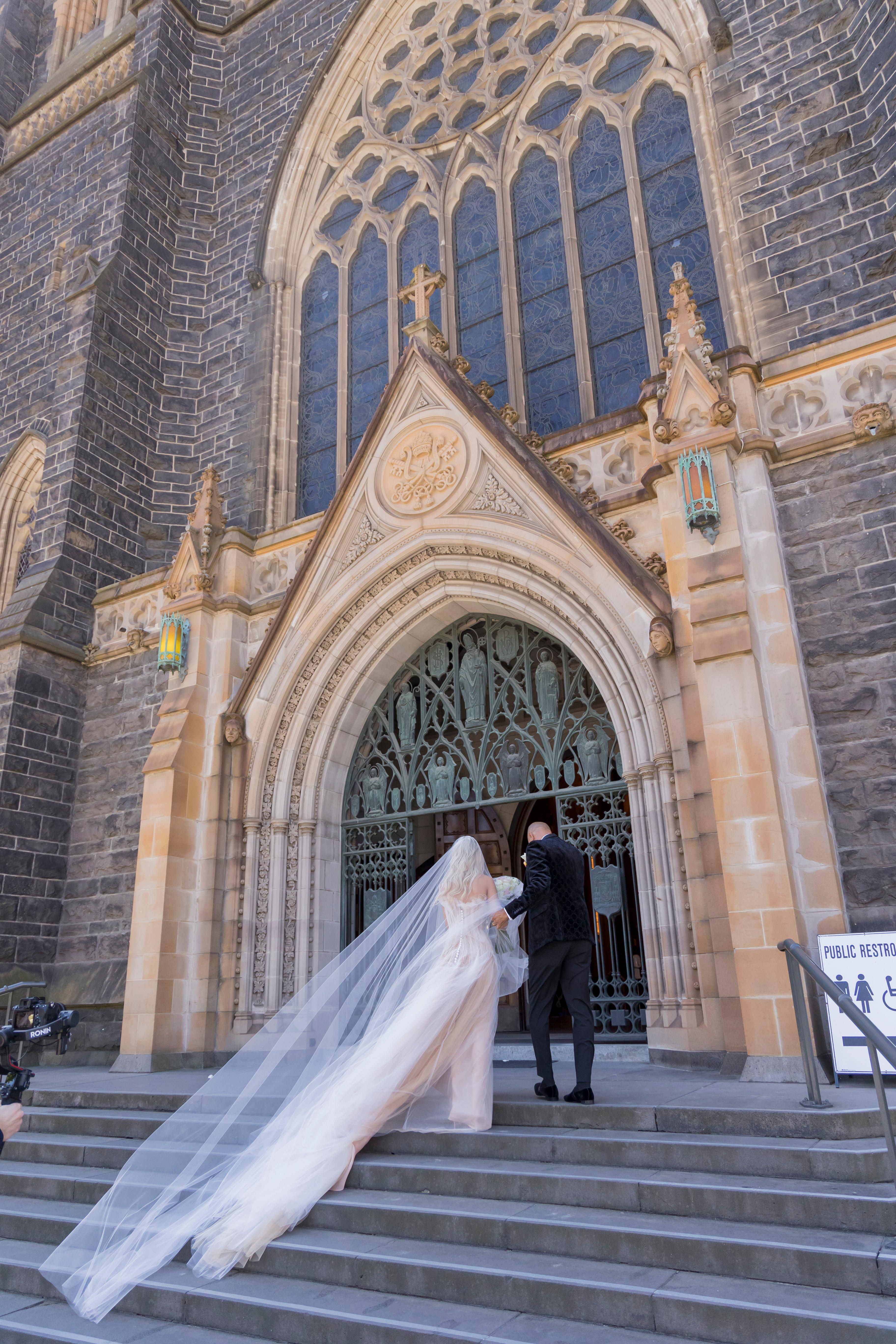 A Glamorous Fall Wedding at Metropolis Events 19