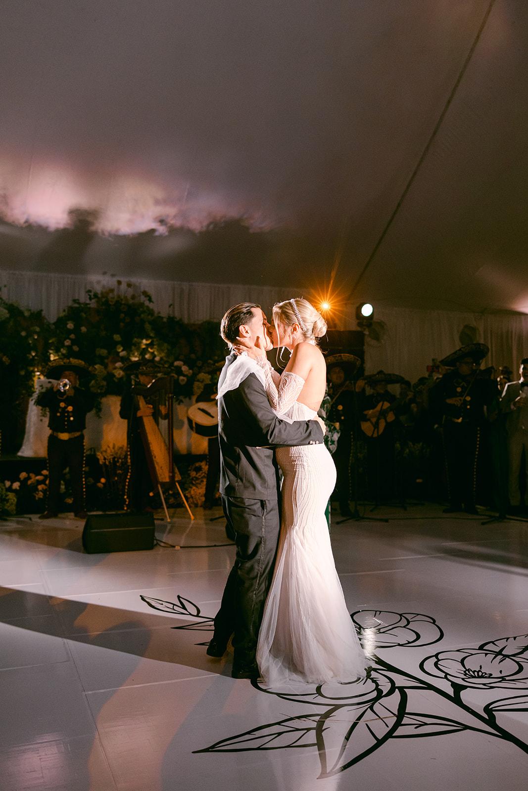 A Romantic Wedding at Fairchild Botanical Garden 19