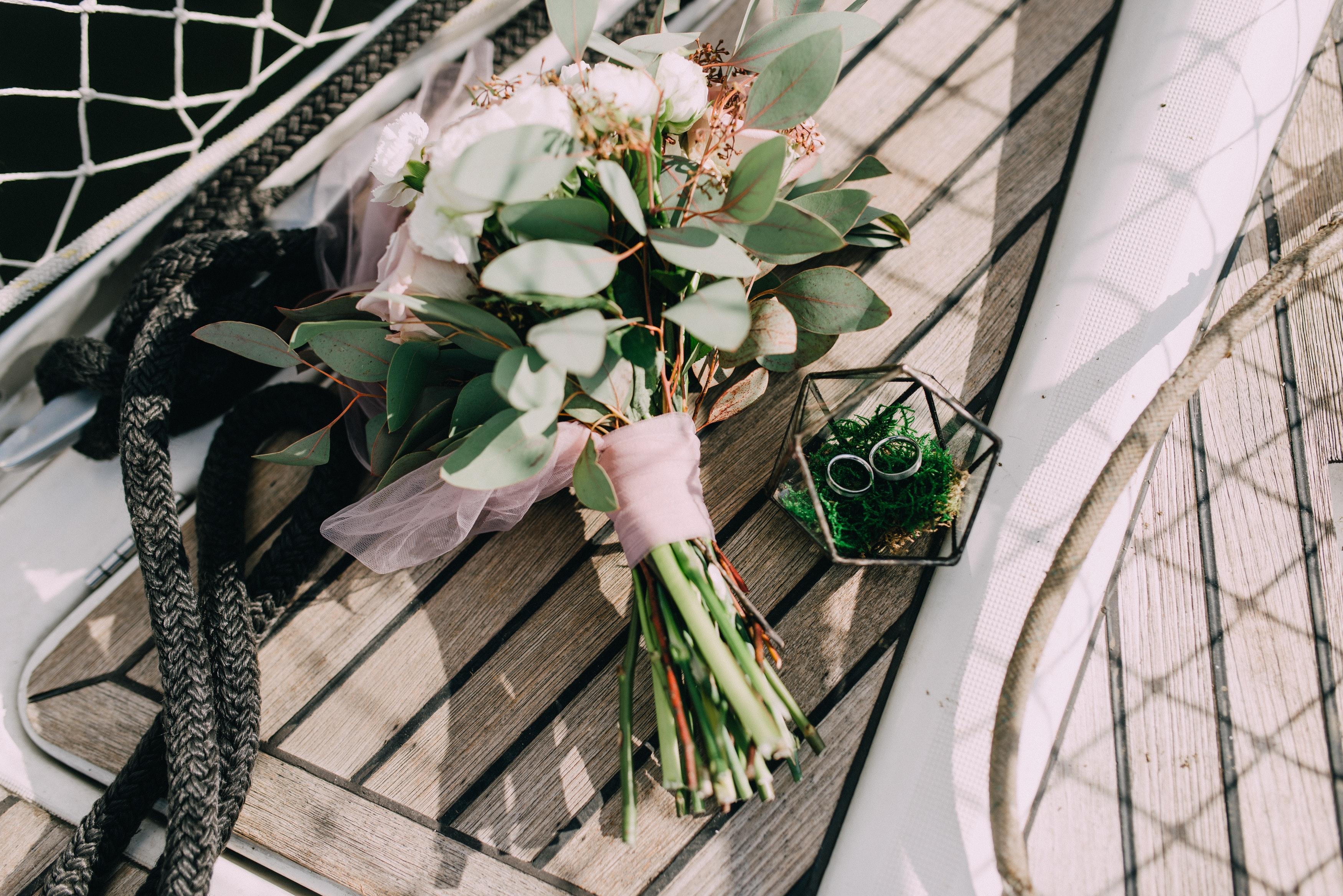 Spruce Up Your Spring Wedding with DIY Bouquets