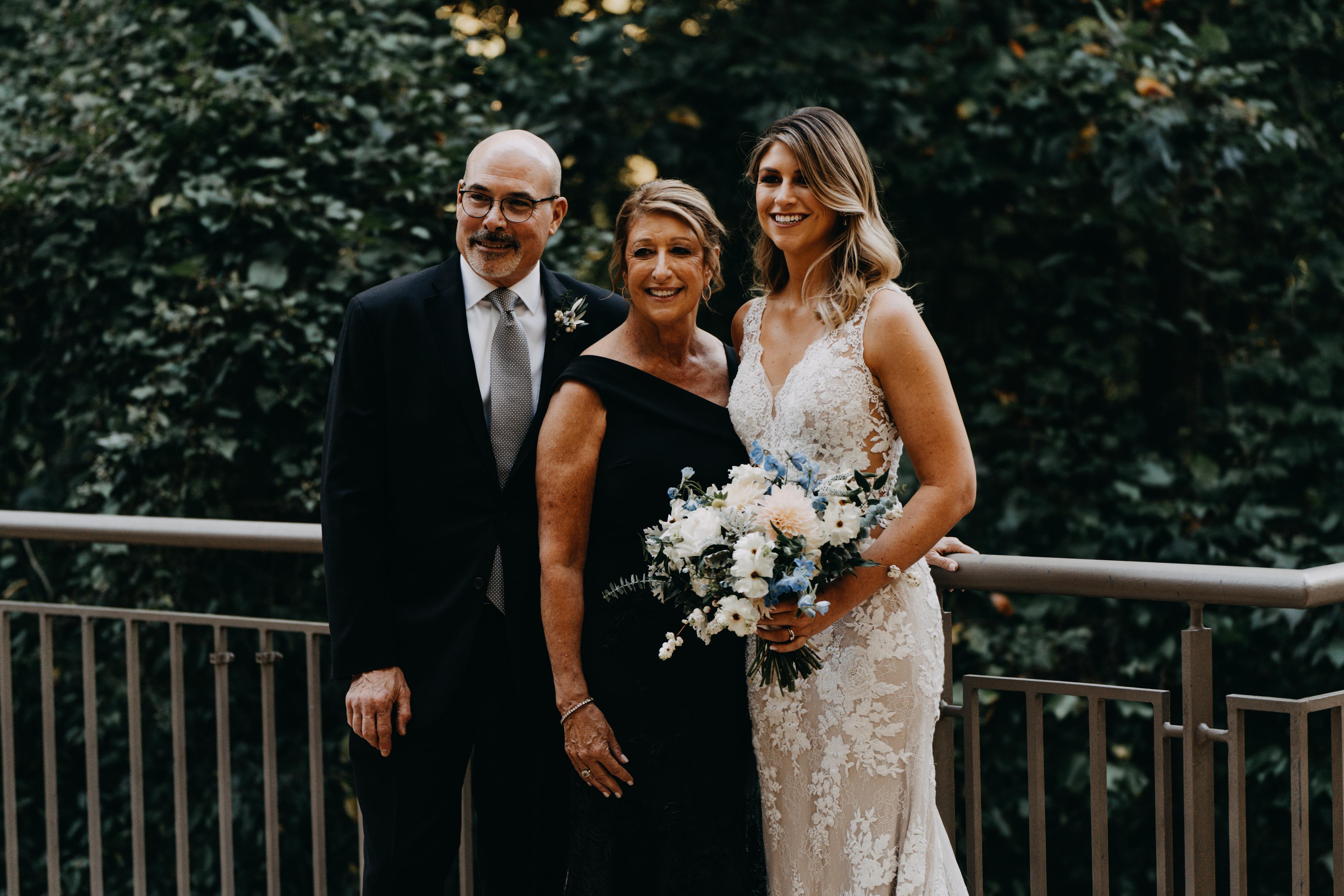 How to Make Your Mom Feel Extra Special on Your Wedding Day: A Guide for Brides and Grooms