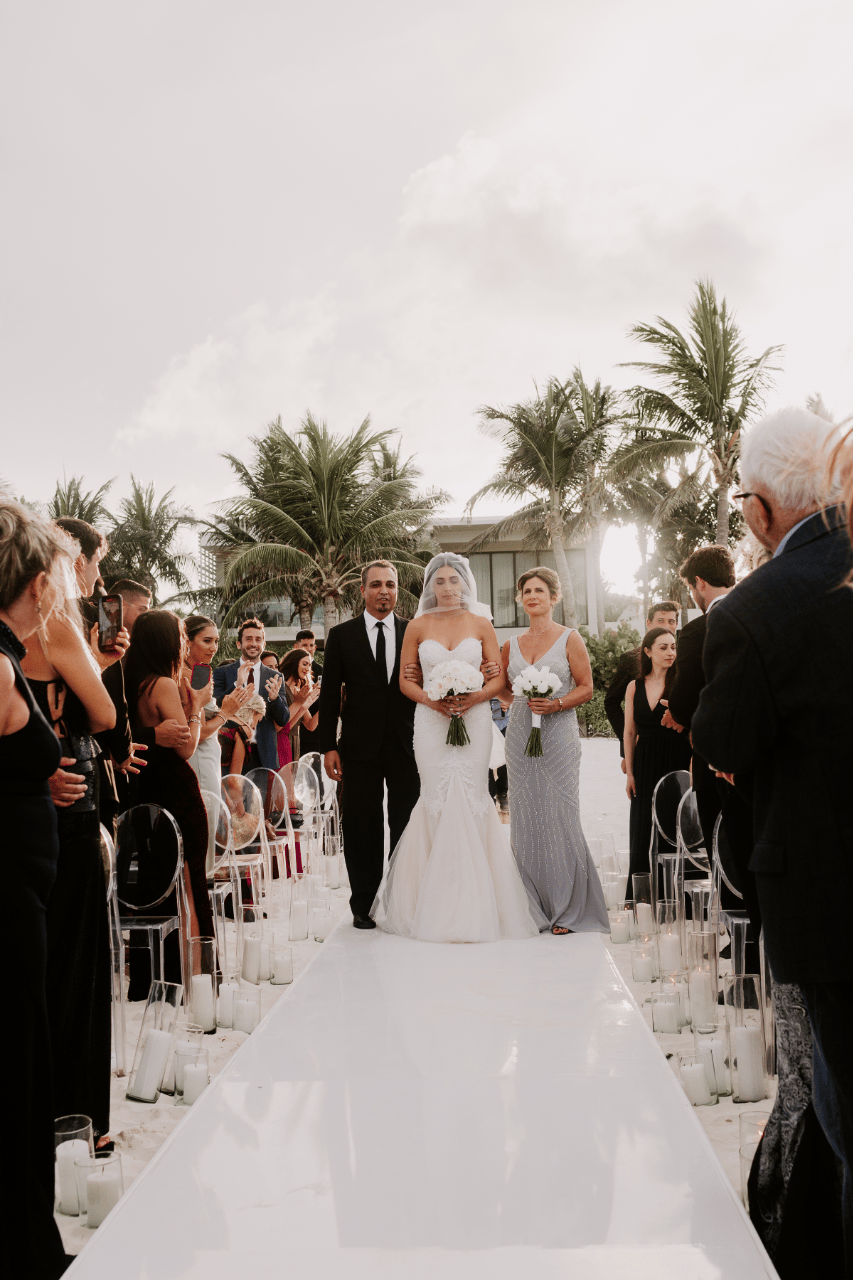 A Modern Spring Wedding at Andaz Mayakoba Resort Riviera Maya photo 3