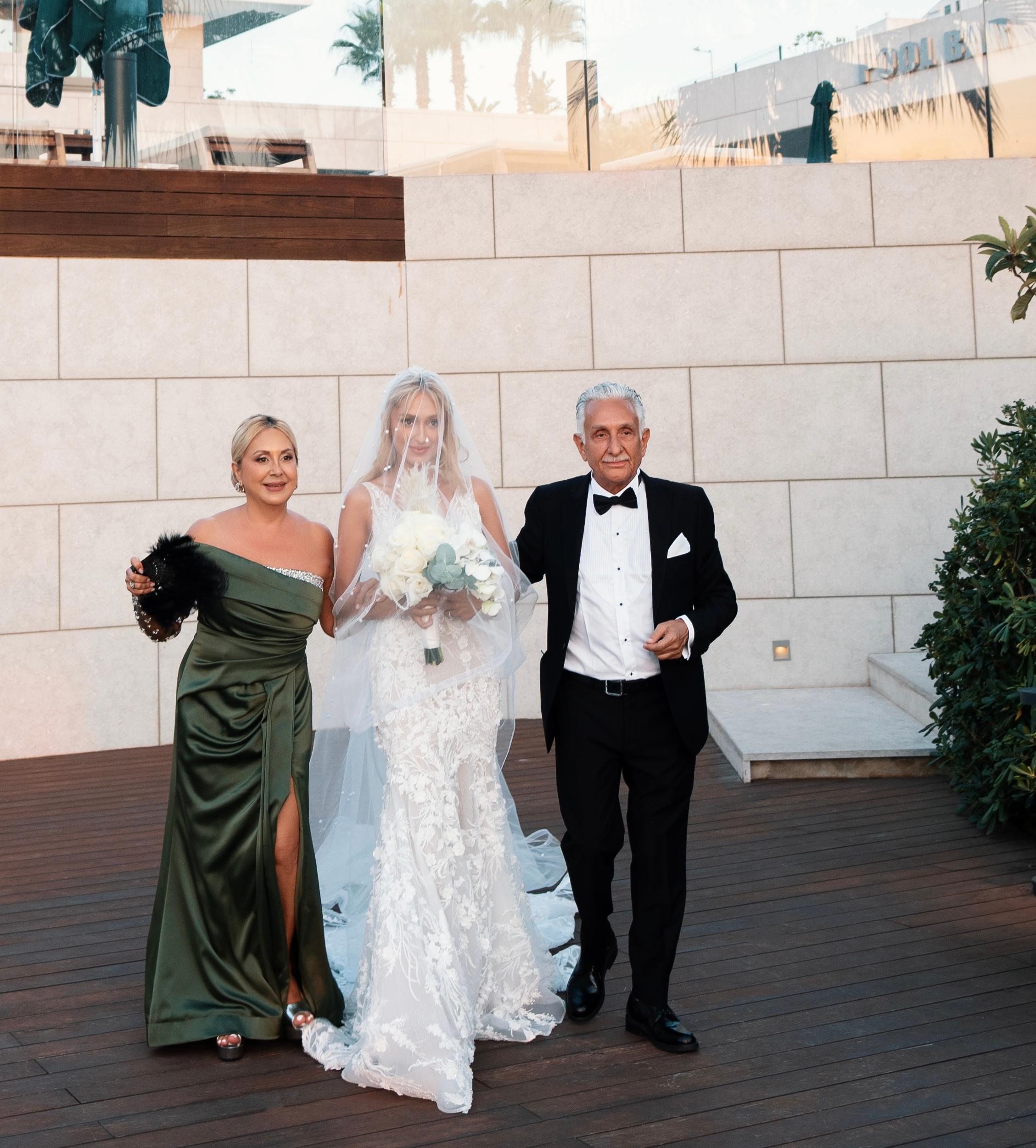 A Glamorous Summer Wedding in Çeşme, Turkey 35