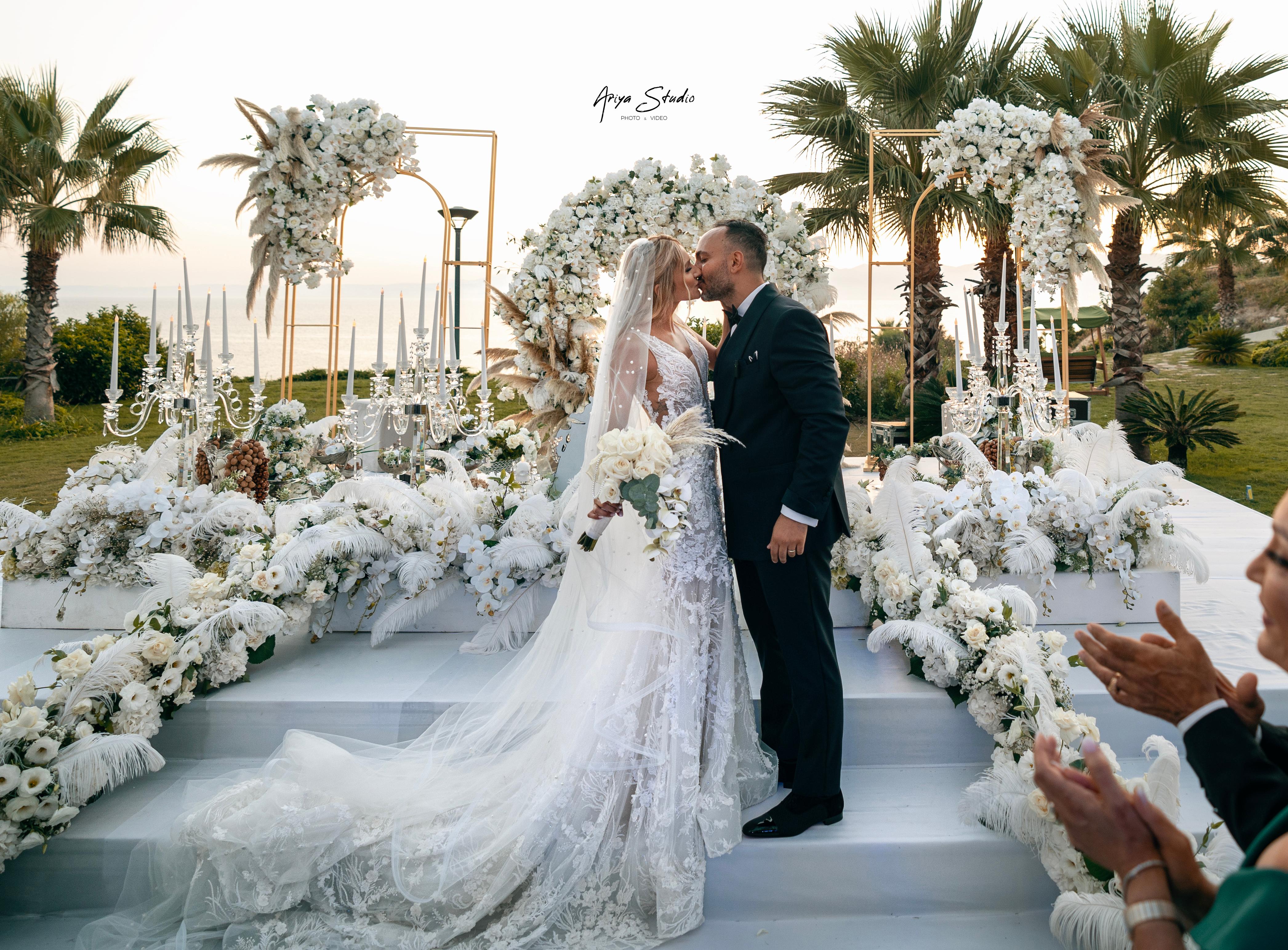 A Glamorous Summer Wedding in Çeşme, Turkey