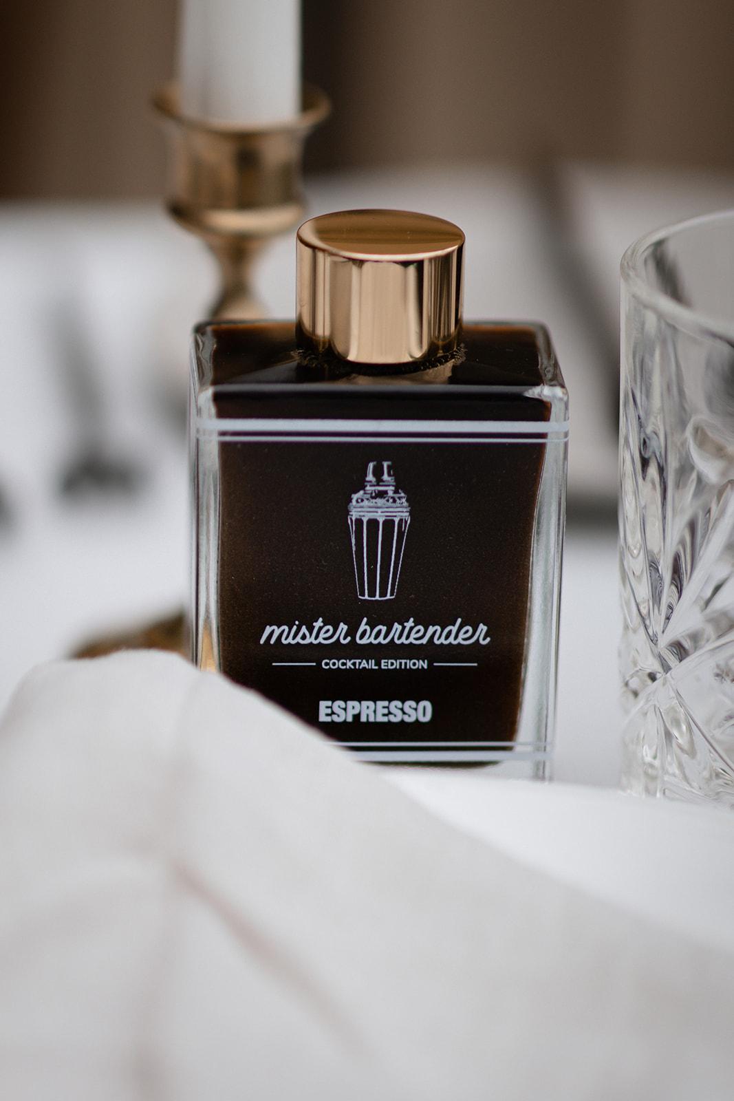 A Glamorous Winter Wedding at the Siglo Bar in Melbourne, Australia 8