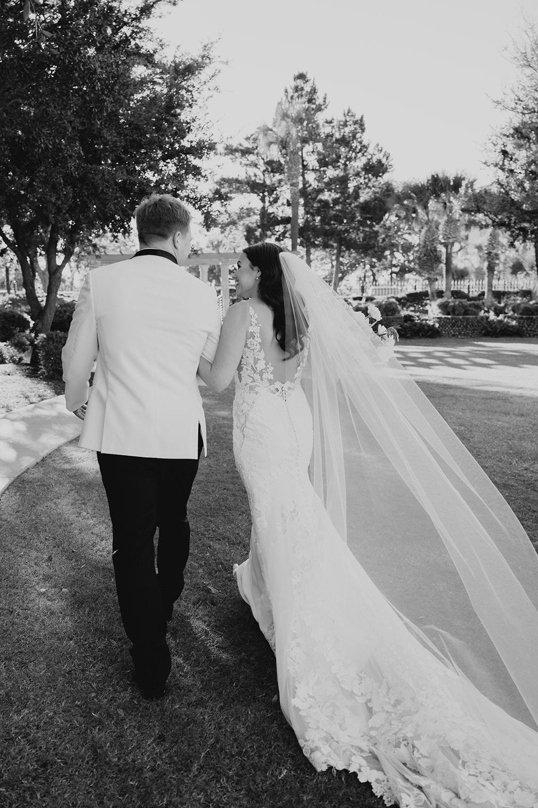 A Romantic Fall Wedding at Horseshoe Bay Resort and Yacht Club photo 4