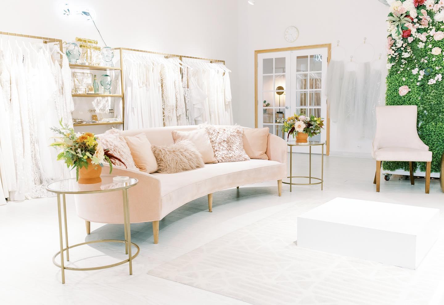 Blanc de Blanc Bridal Boutique portfolio 2