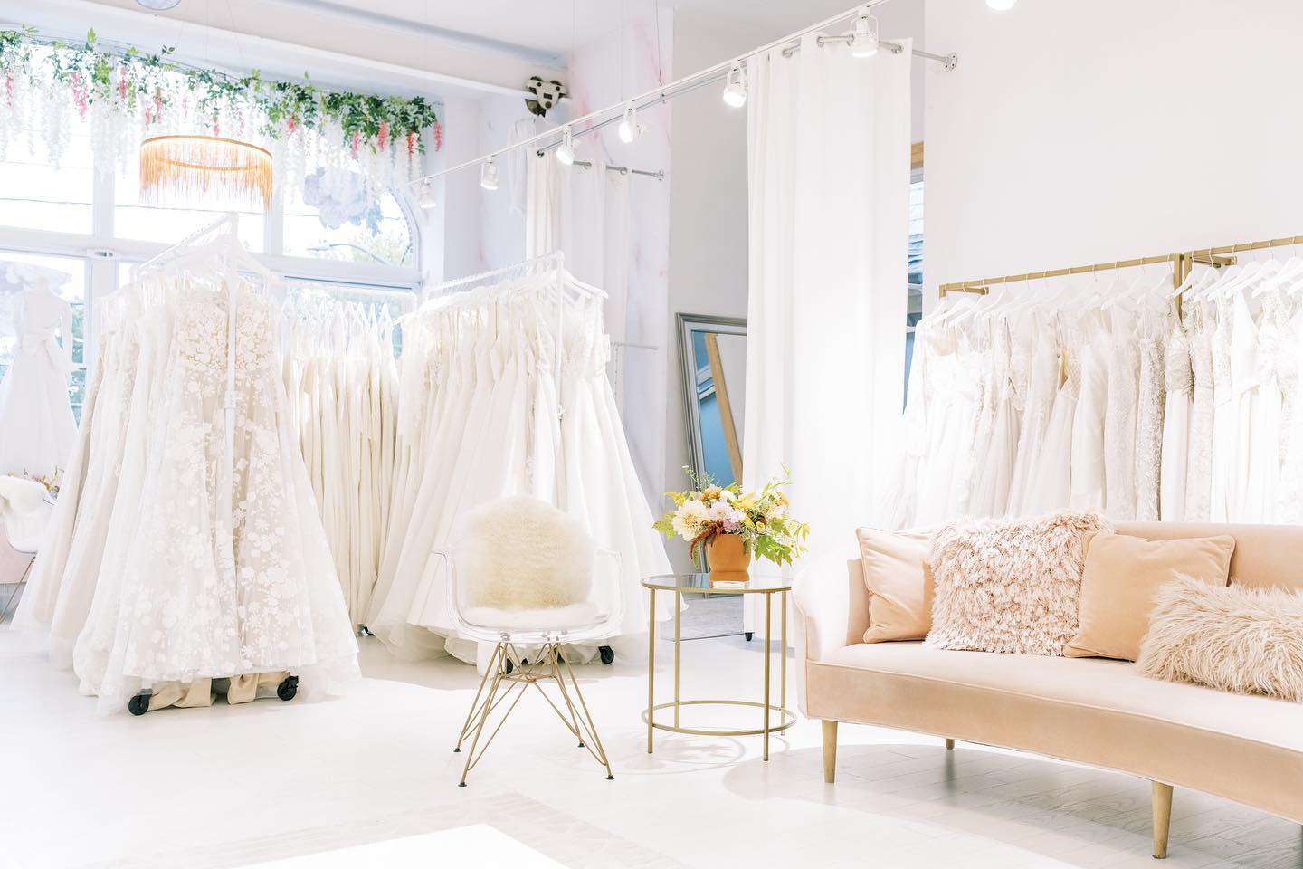 Blanc de Blanc Bridal Boutique portfolio 1