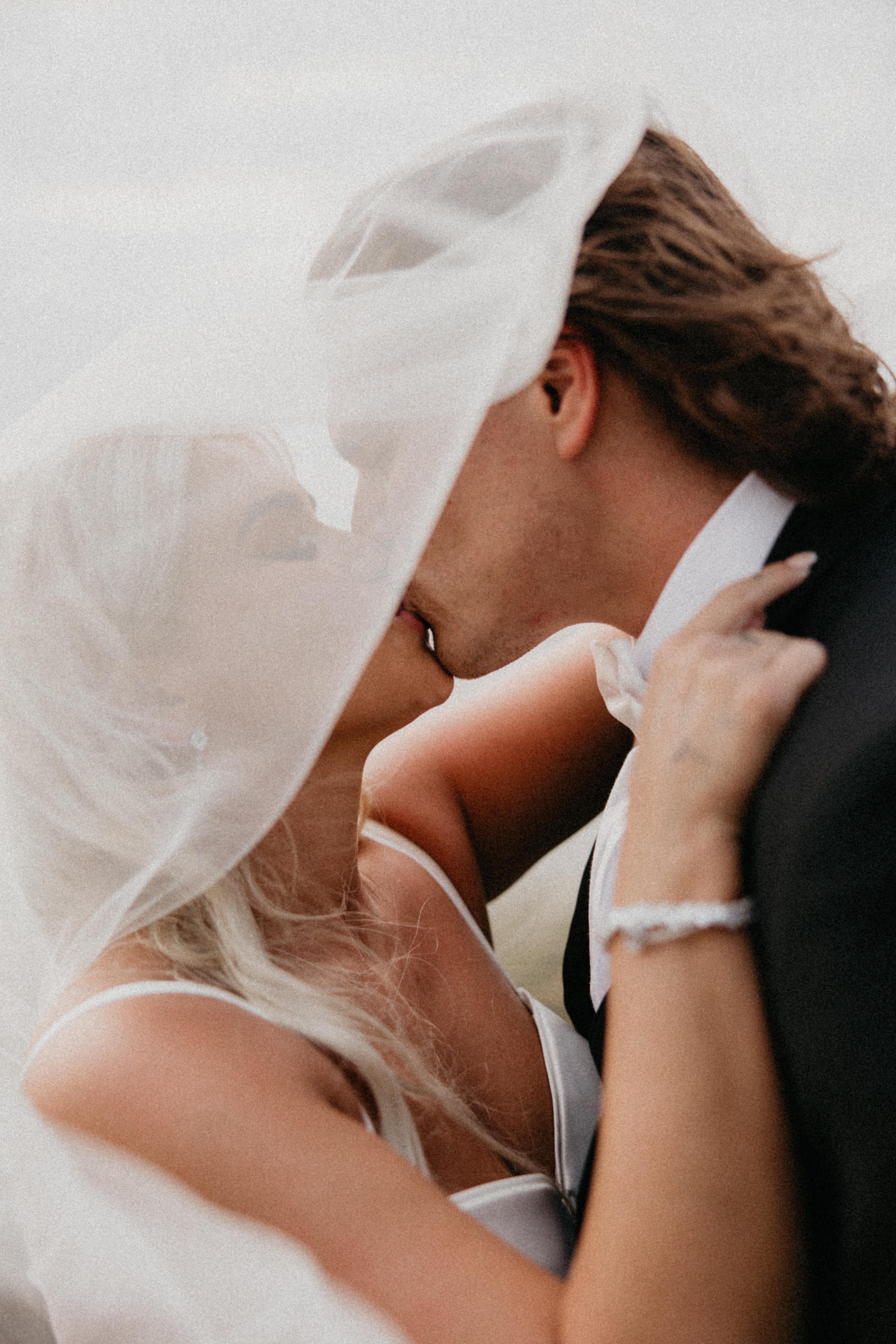 Kelseys wedding modern 36