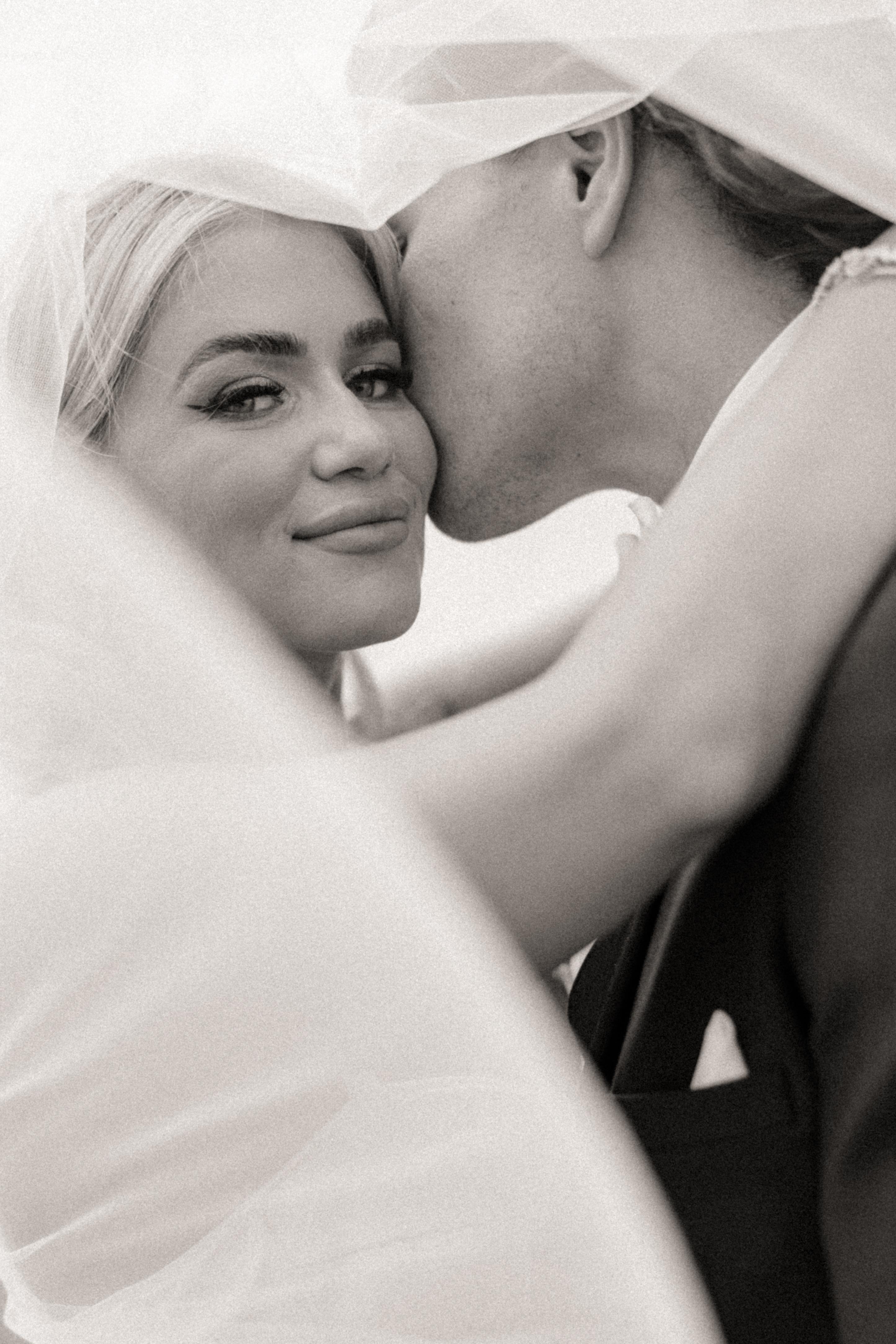 Kelseys wedding modern 38