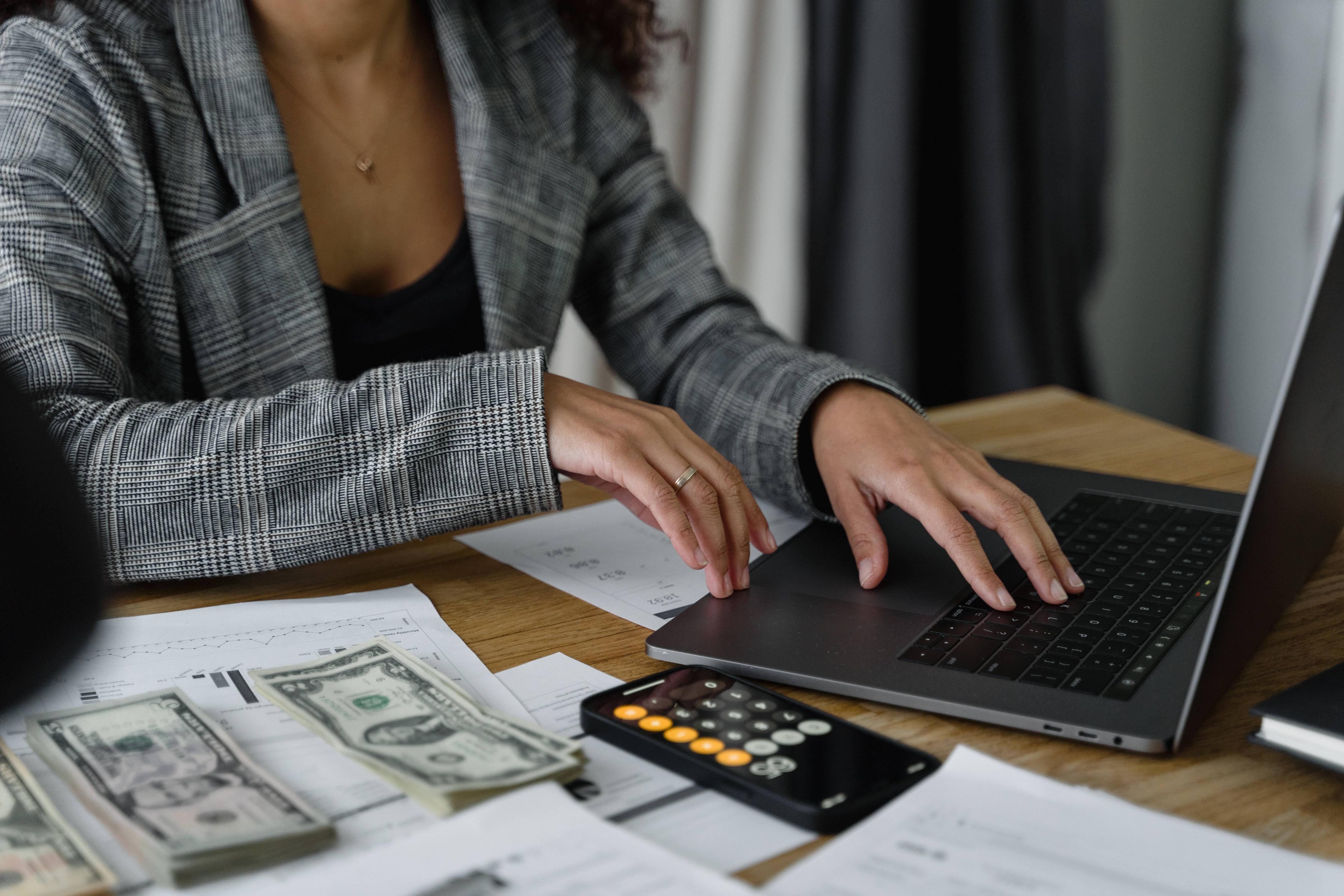 How To Manage Your Wedding Budget