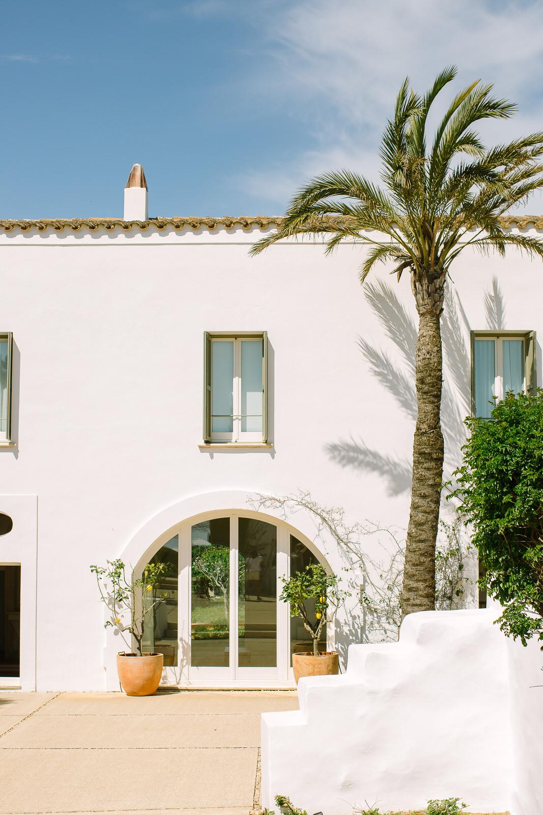 A Romantic Wedding at Hotel Torralbenc 20