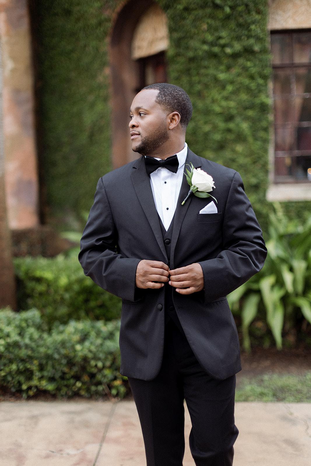 A Modern Winter Wedding at The Howey Mansion 33