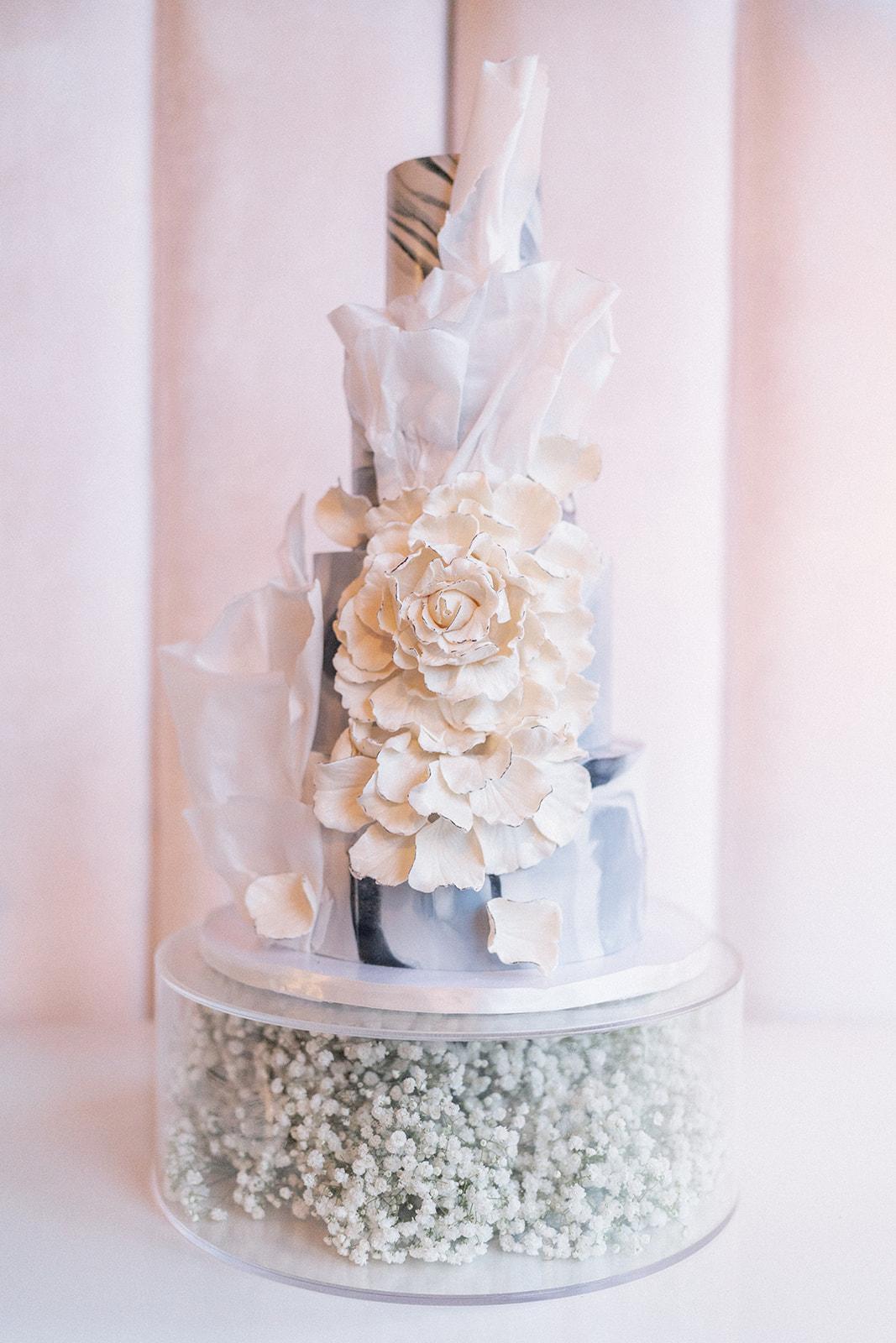 A Modern Winter Wedding at The Howey Mansion 15