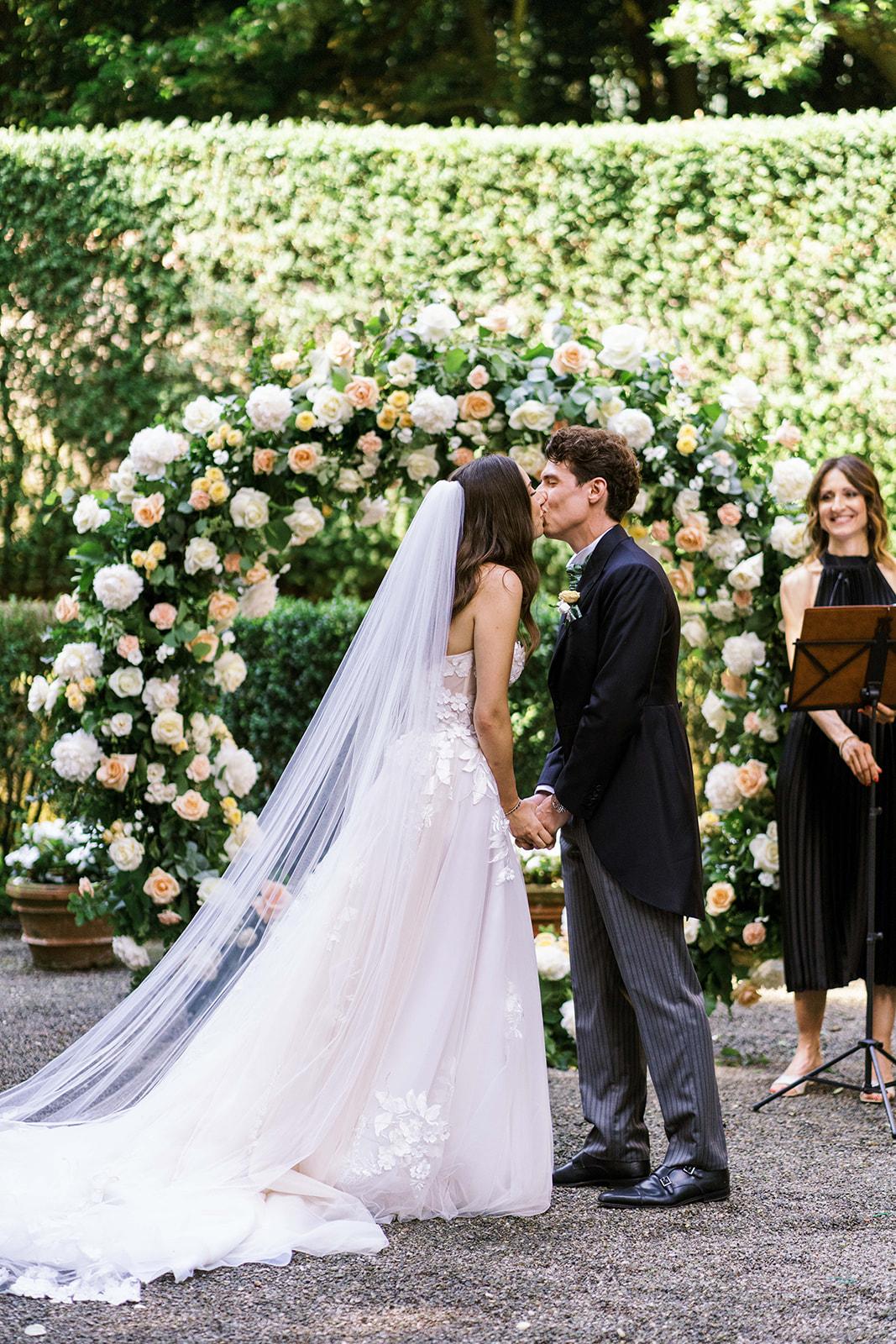 A Classic Summer Wedding at Villa Grabau 31