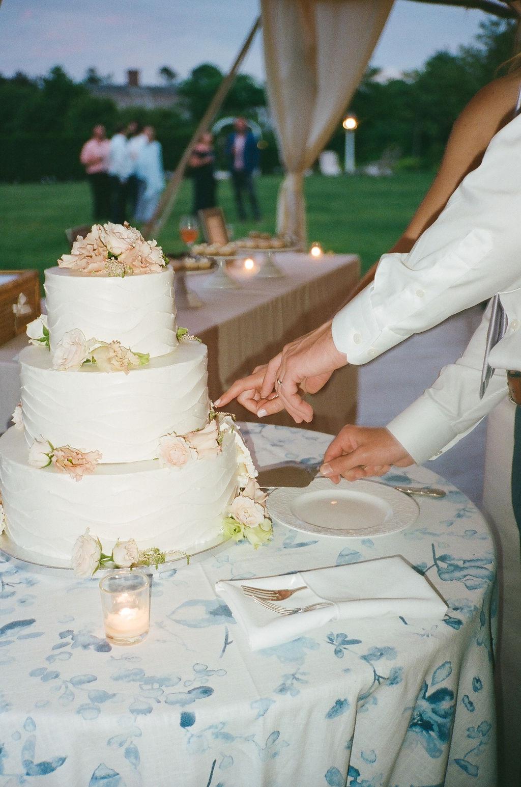 A Classic Summer Wedding at The Field Club 13