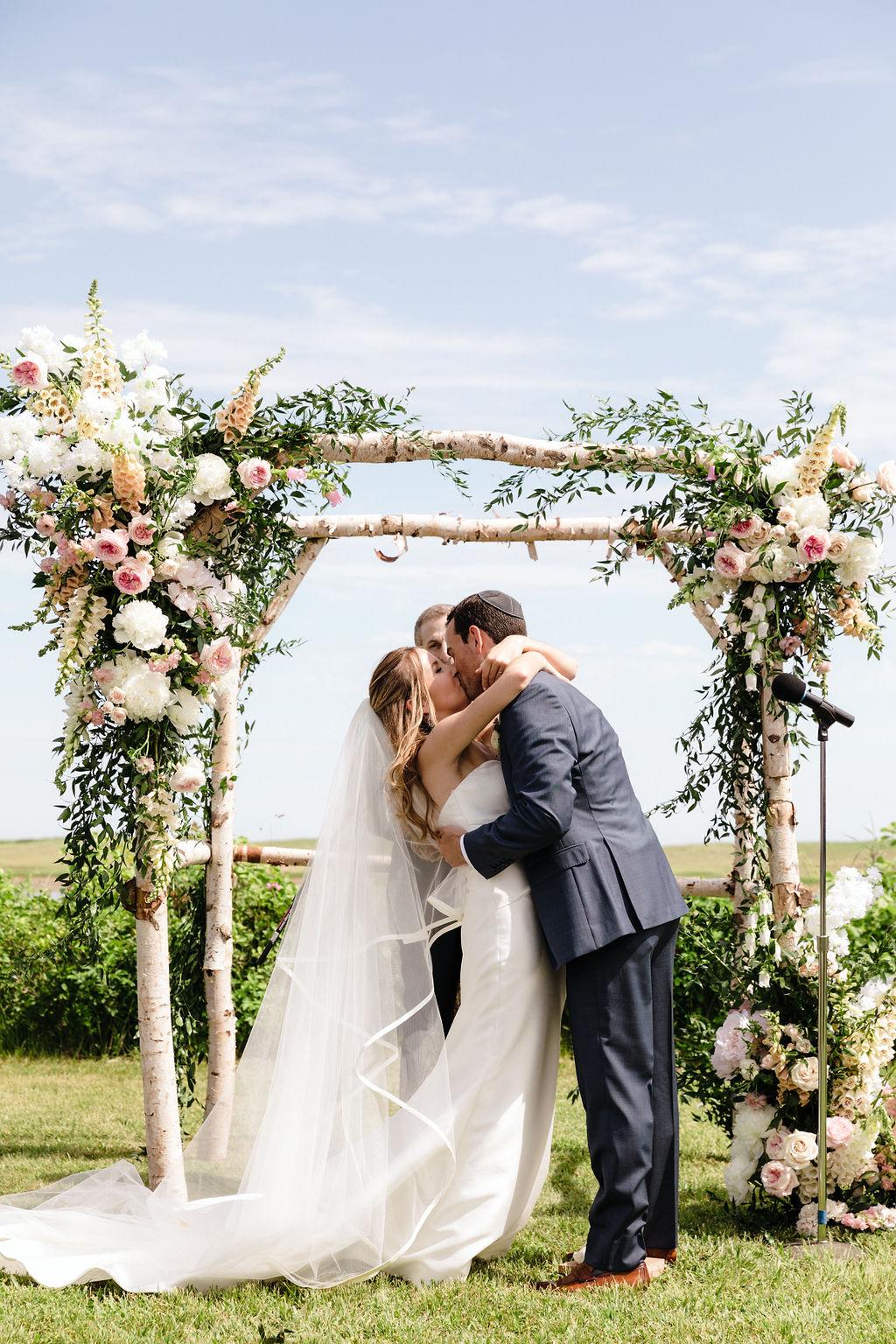 A Classic Summer Wedding at The Field Club