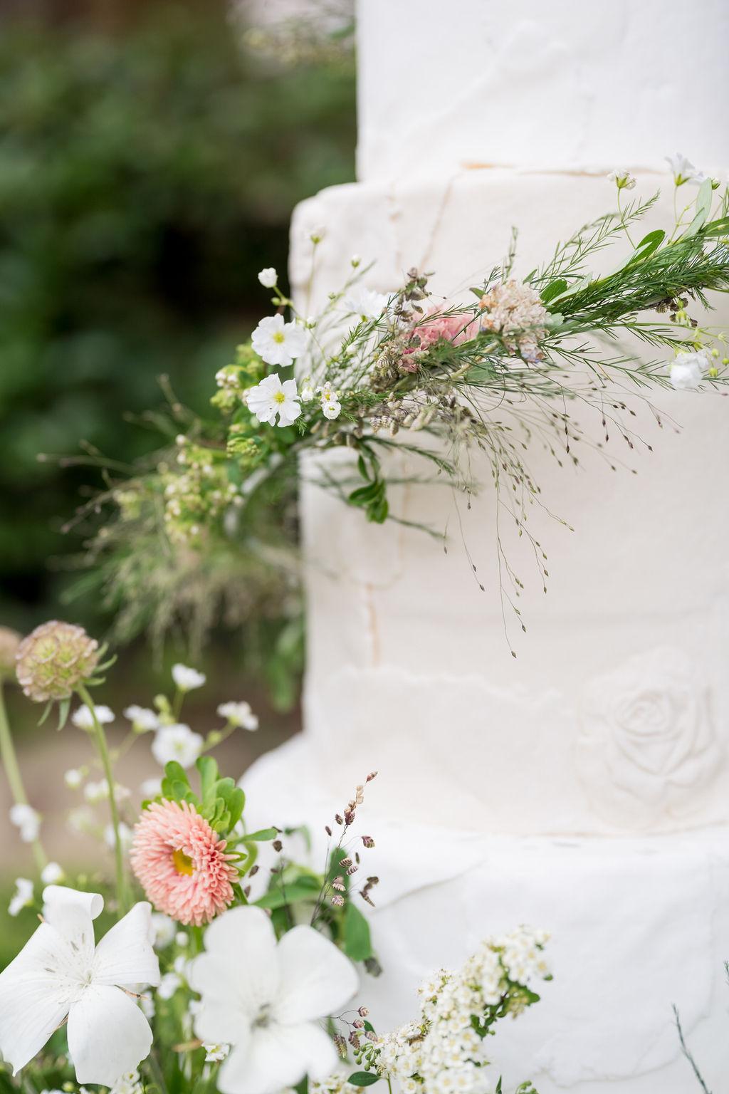 A Whimsical Summer Wedding at Ebell of Santa Ana photo 2