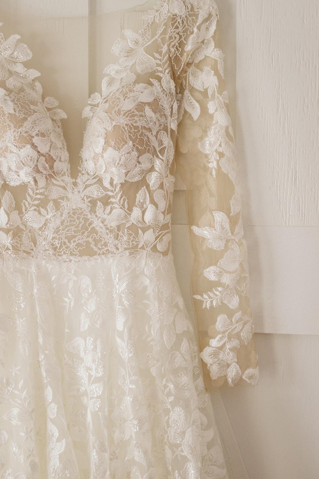 A Classic Coastal Wedding at Marie Selby Botanical Gardens 3