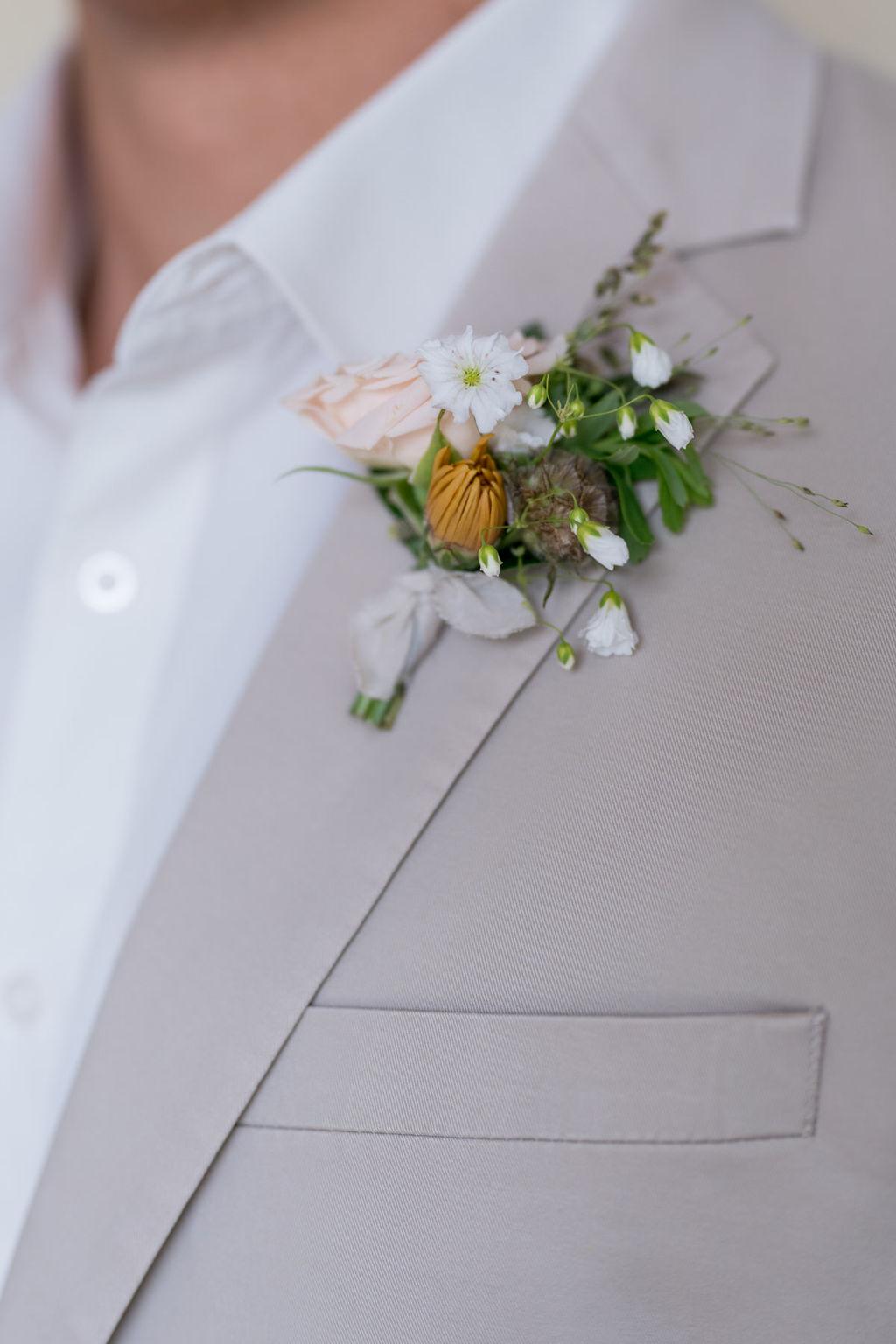 A Whimsical Summer Wedding at Ebell of Santa Ana 7