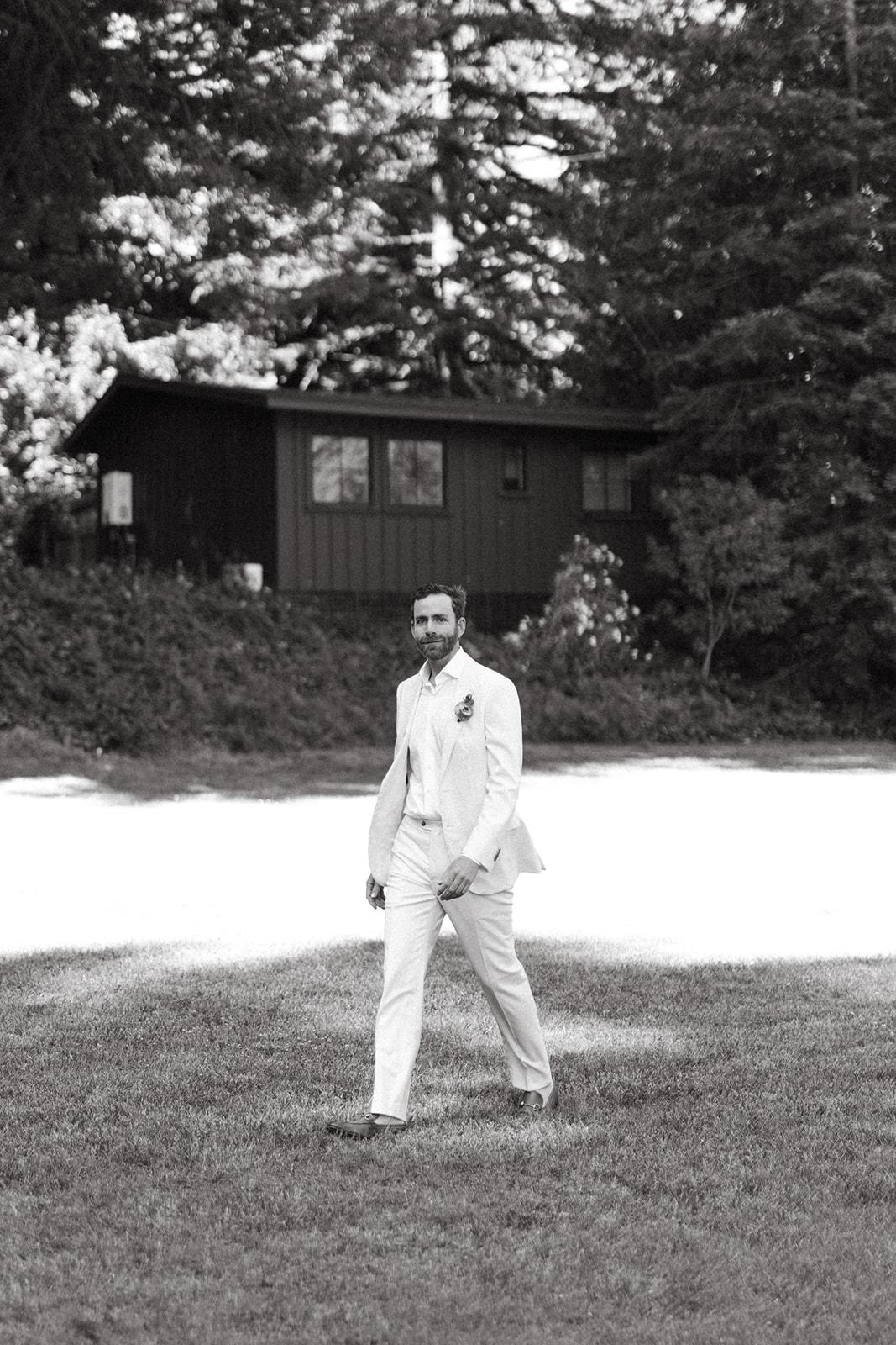 A Classic Outdoor Summer Wedding at Dawn Ranch 13