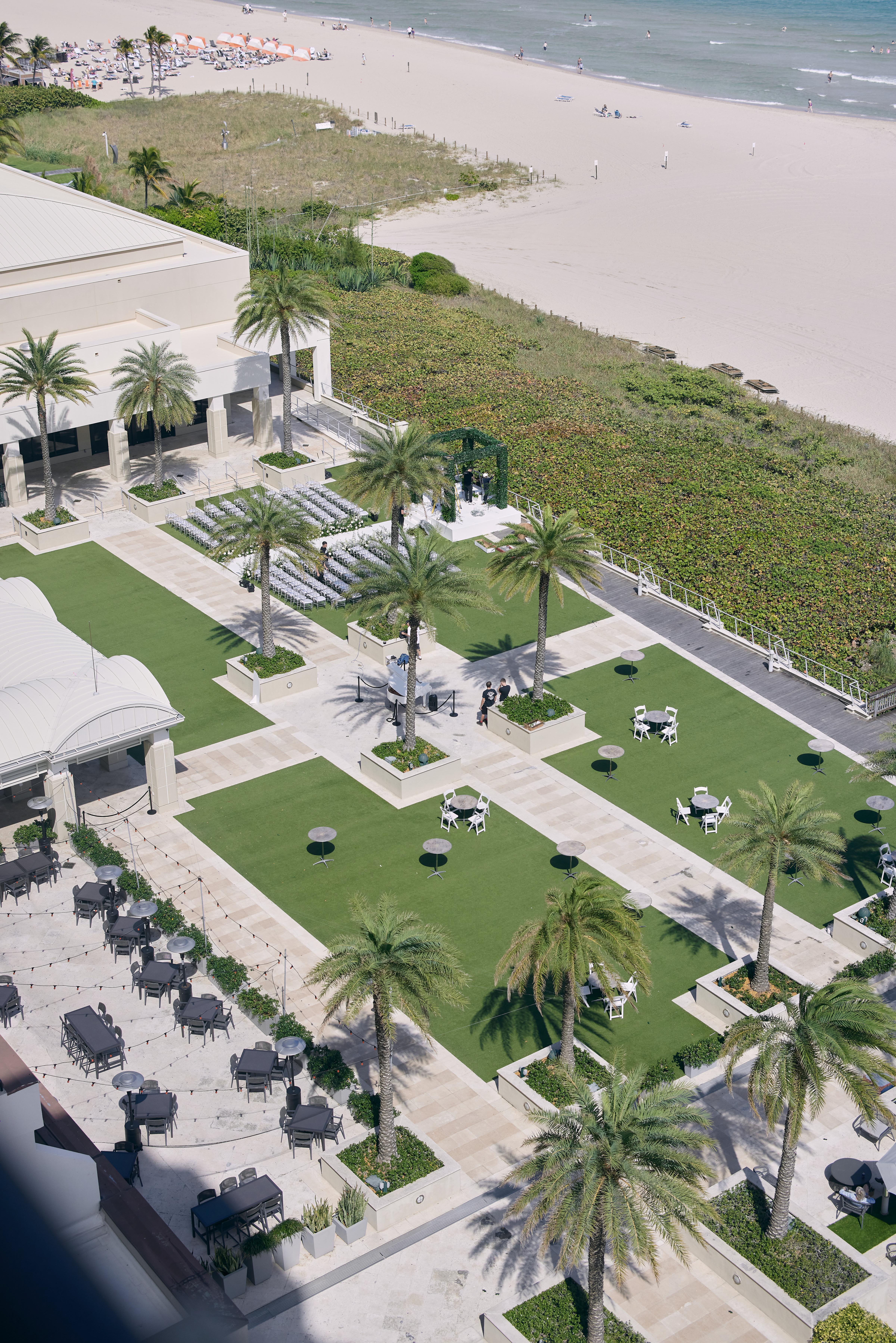 A Modern Winter Wedding at the Marriott Harbor Beach Resort 16