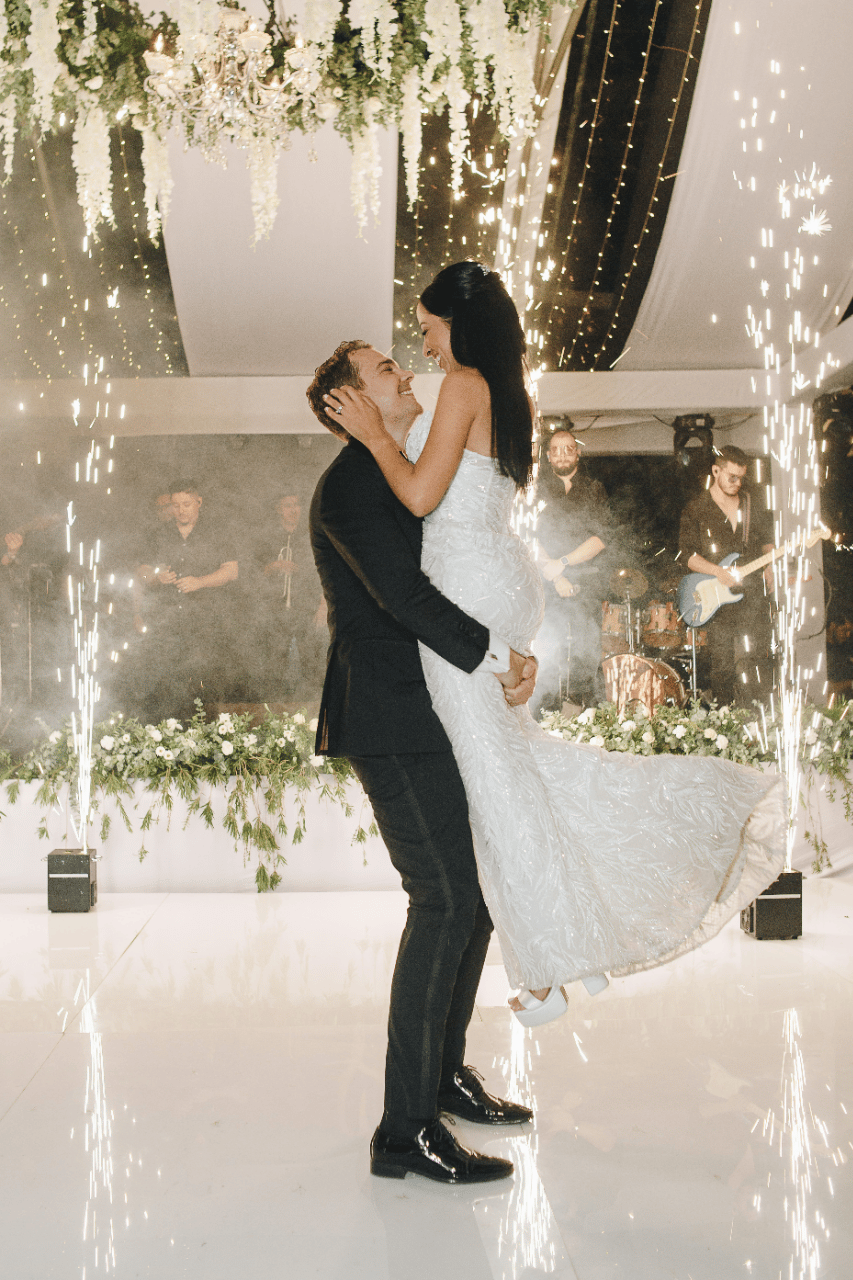 A Glamorous Summer Wedding at El Mangroove