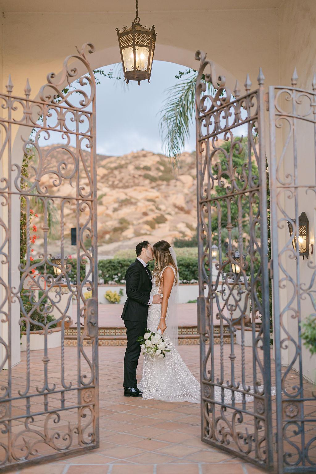 A Modern Fall Wedding at Hummingbird Nest Ranch Villa 63