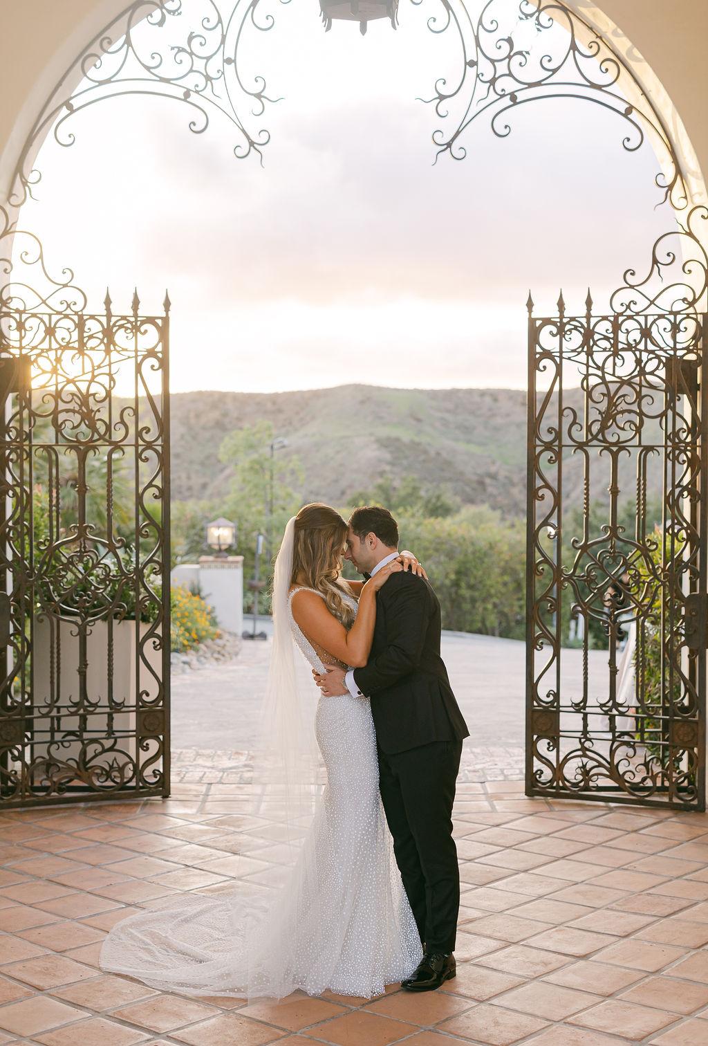 A Modern Fall Wedding at Hummingbird Nest Ranch Villa 70
